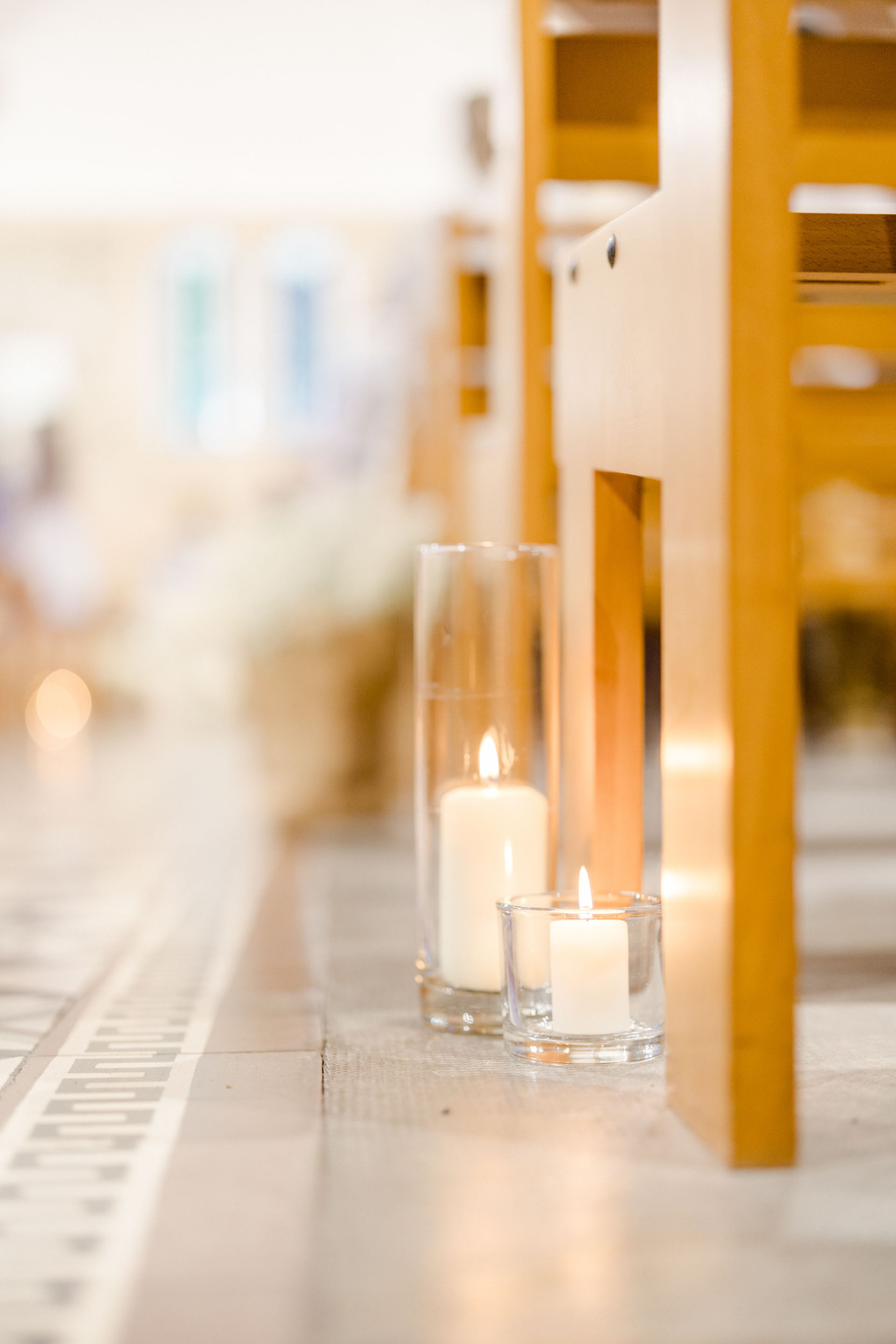 bougie composition florale gris orange église