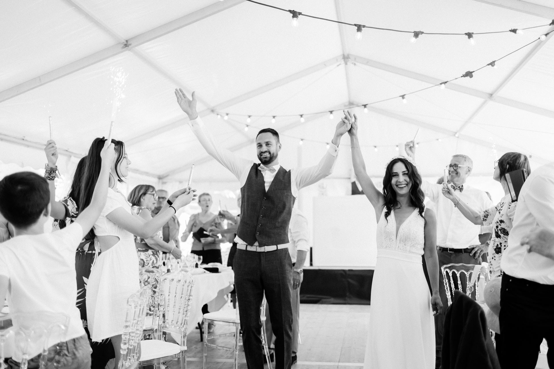 bonheur événement robe sourire beige