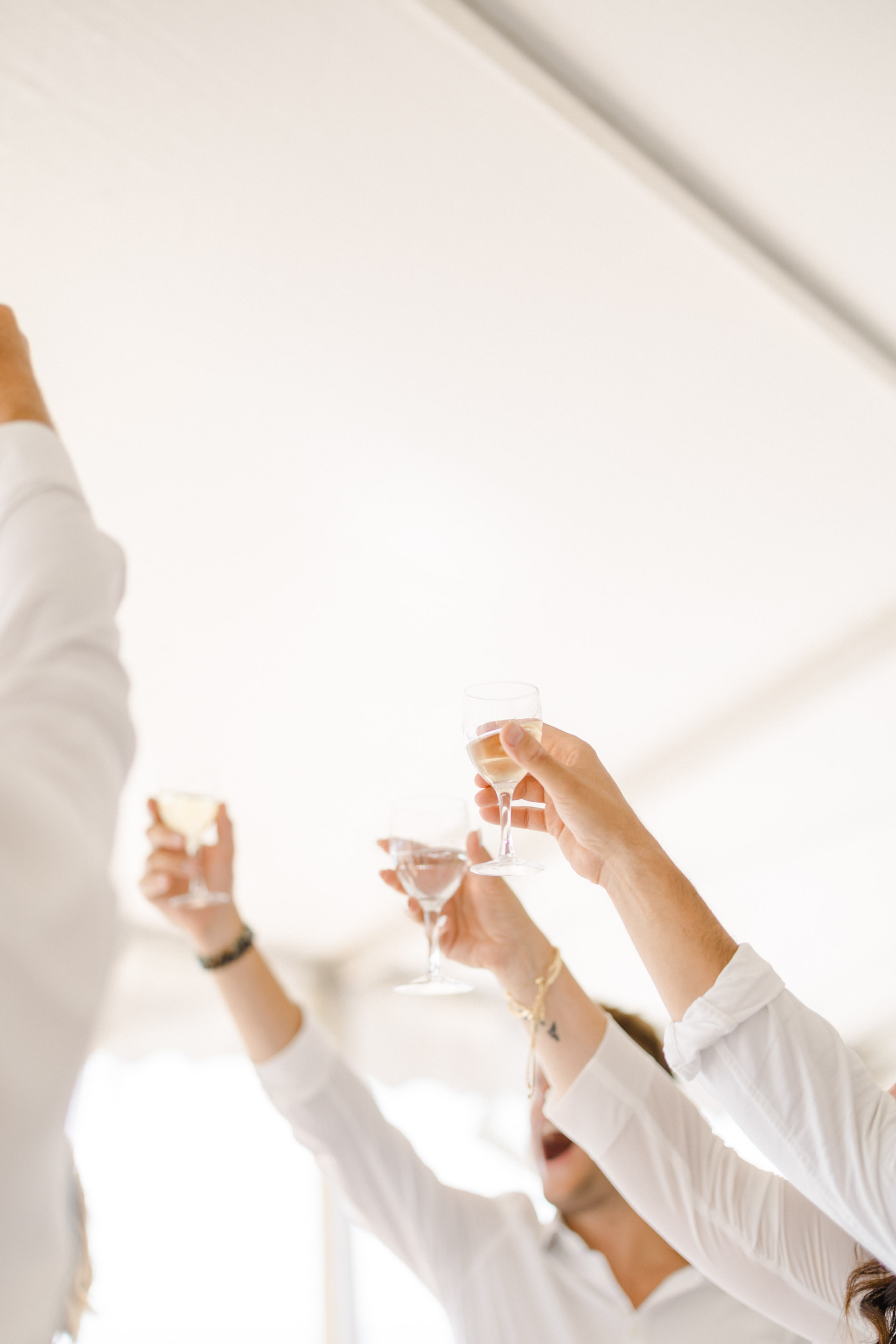 main verres verres à pied geste verre à vin