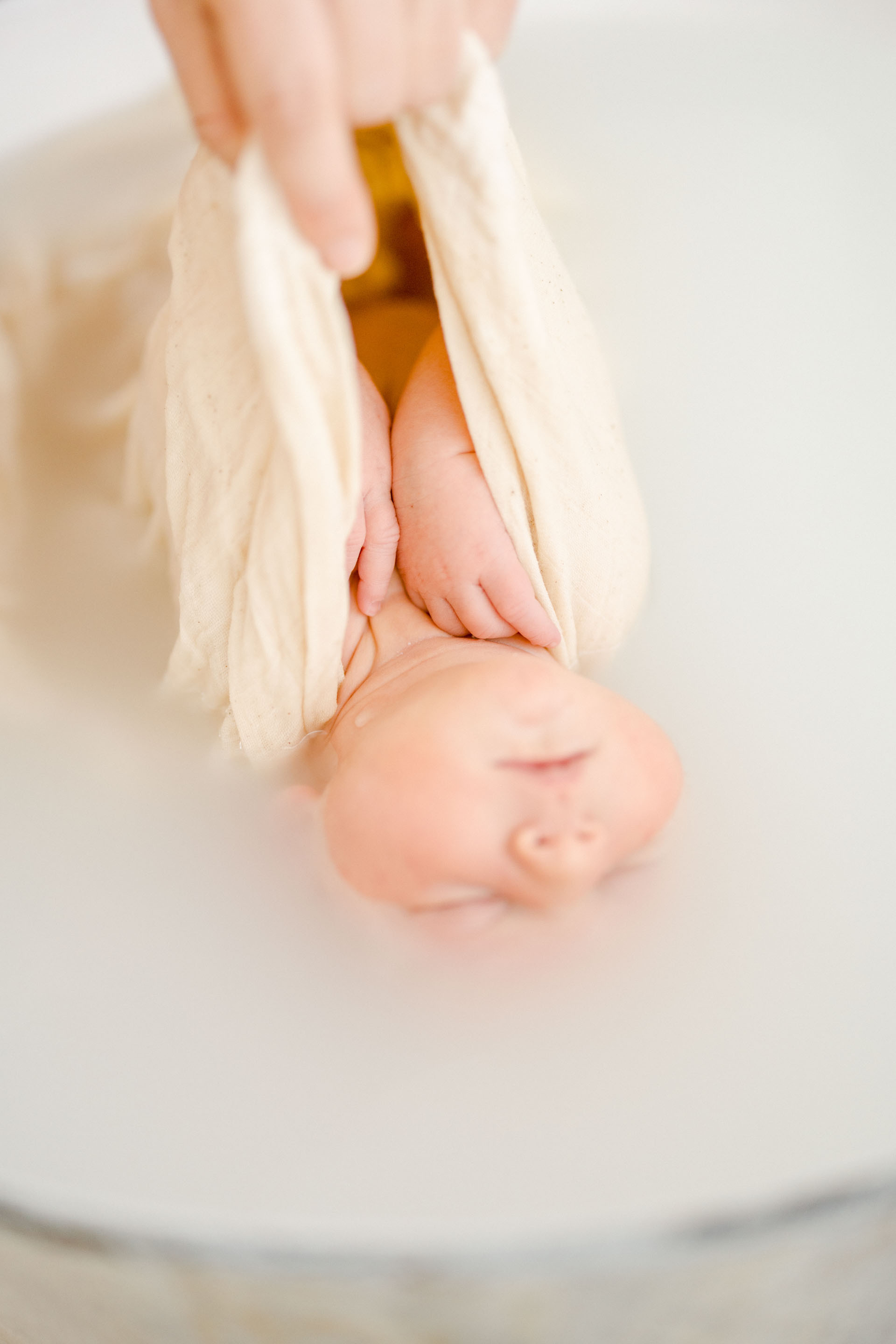 enfant marron gris orange bébé