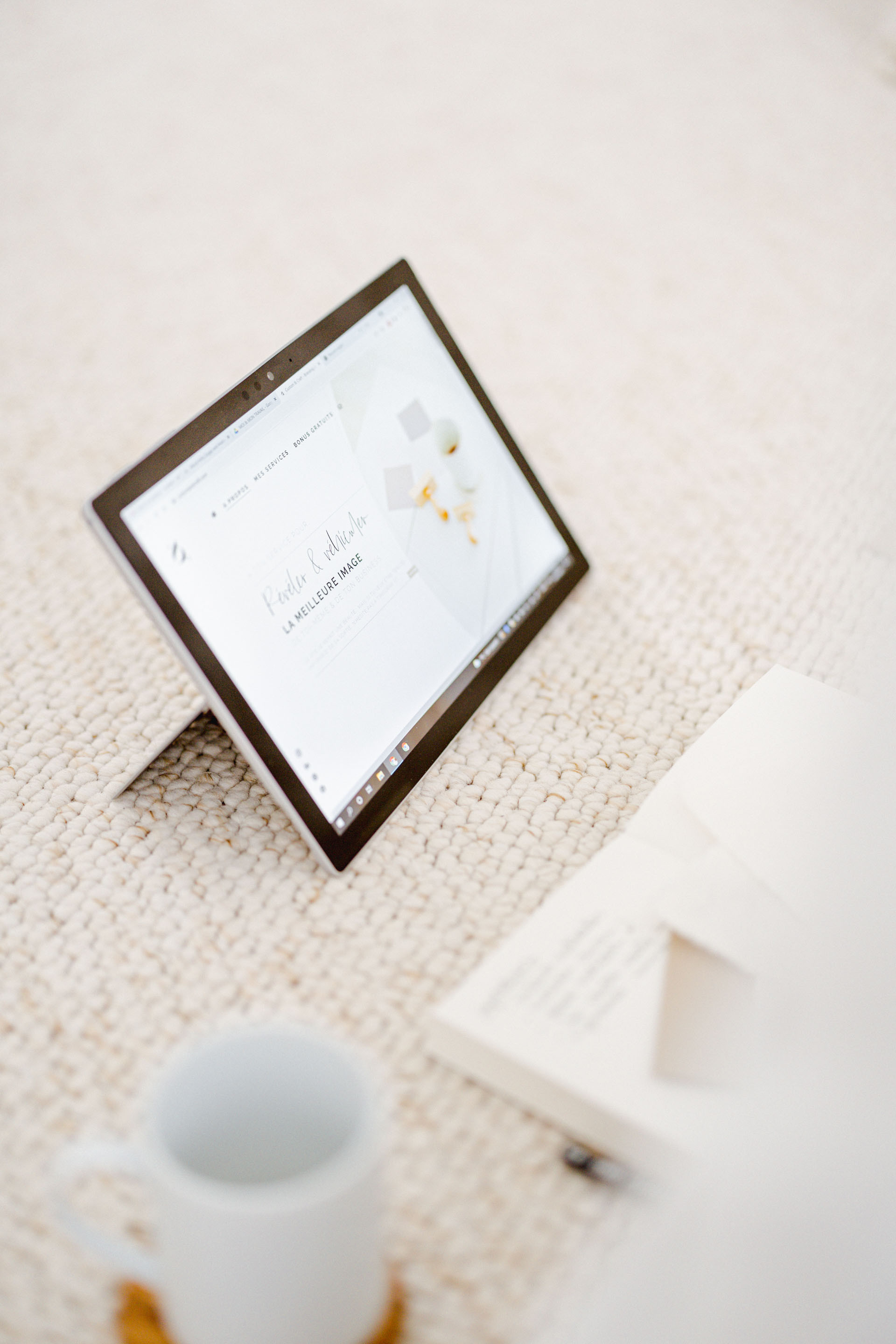 papier fournitures de bureau gris marron professionnel