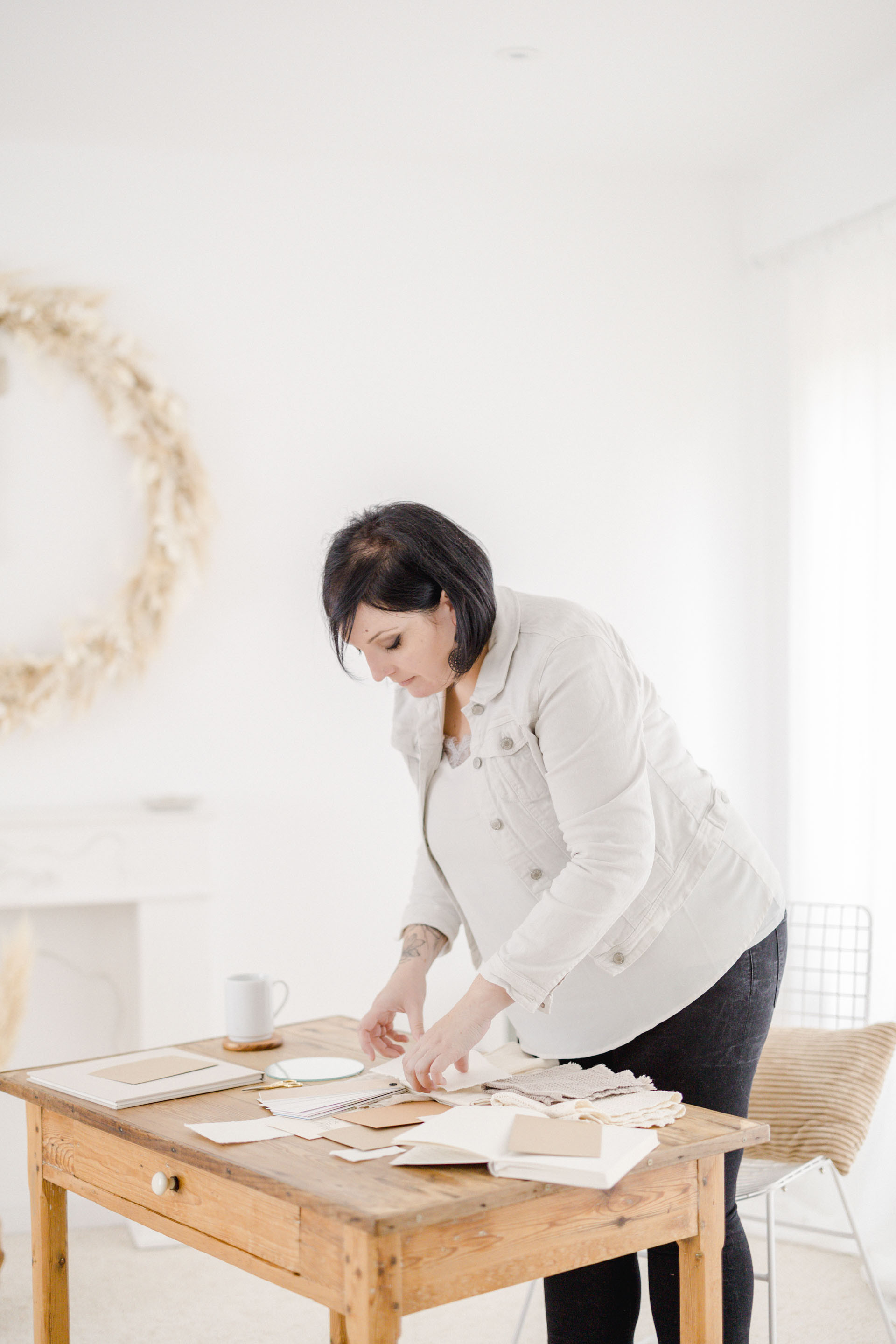 meubles main bureau chaise fournitures de bureau