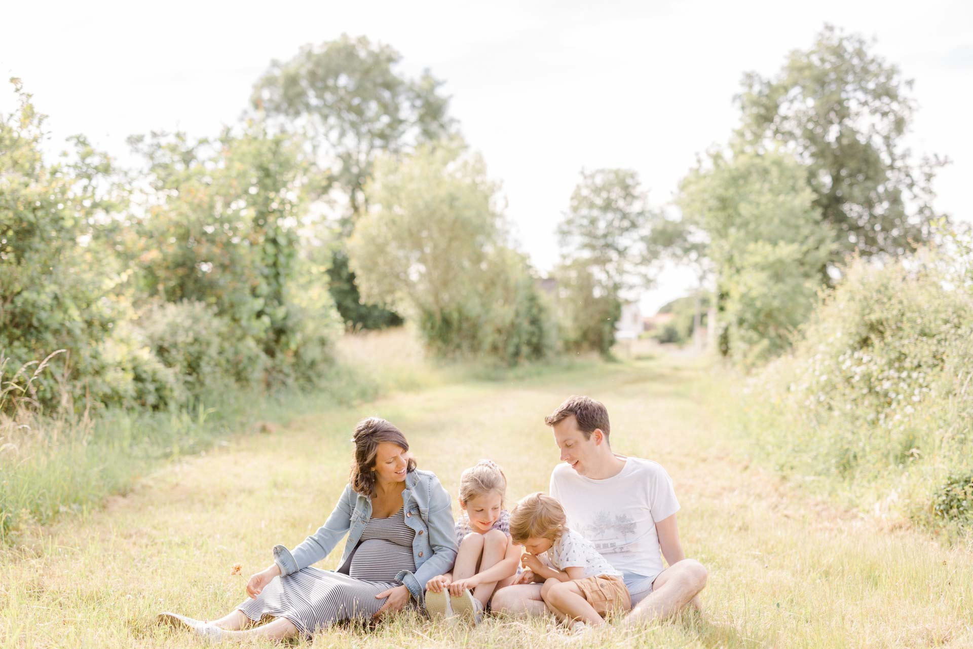 bonheur herbe prairie enfant famille