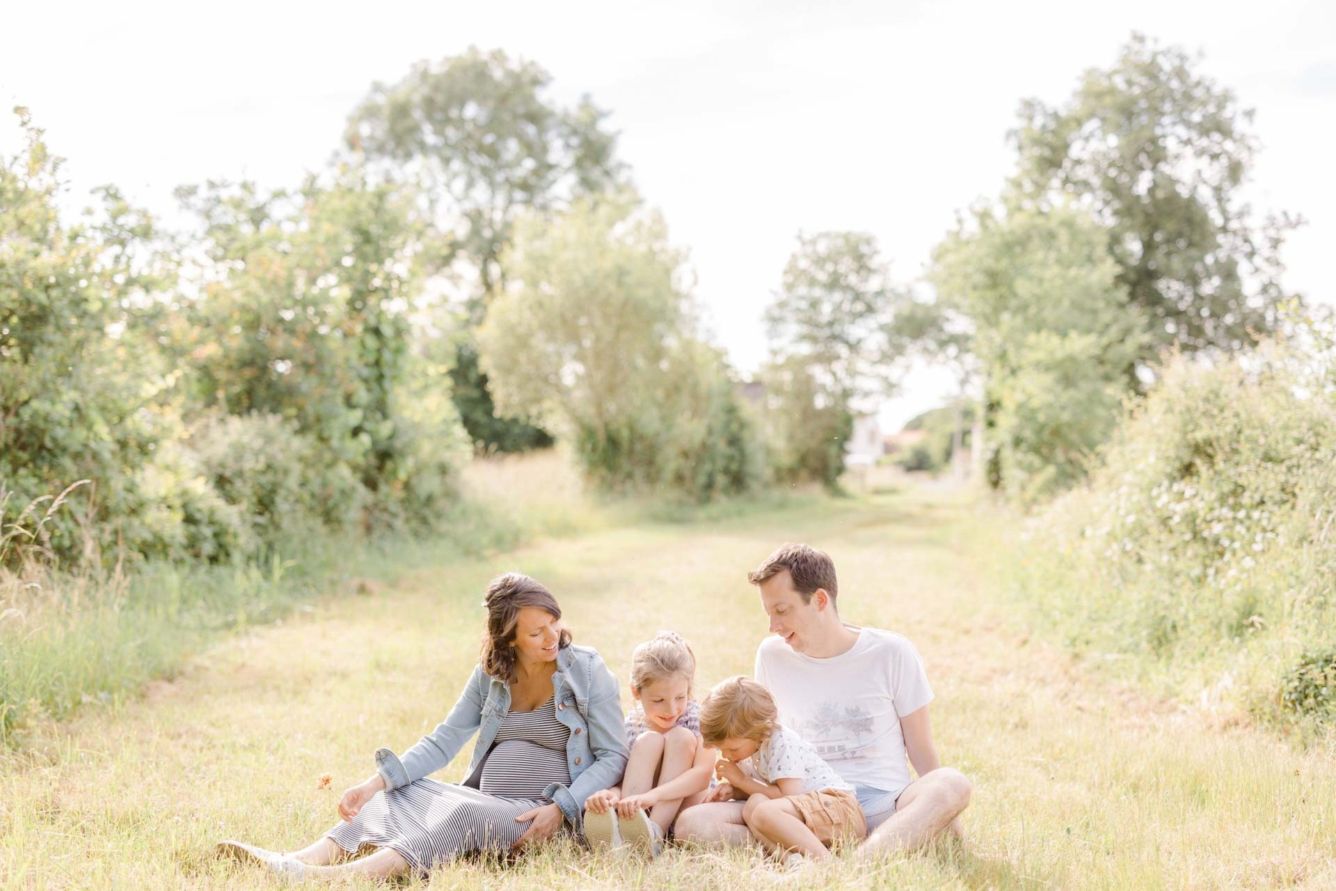 bonheur herbe prairie enfant famille