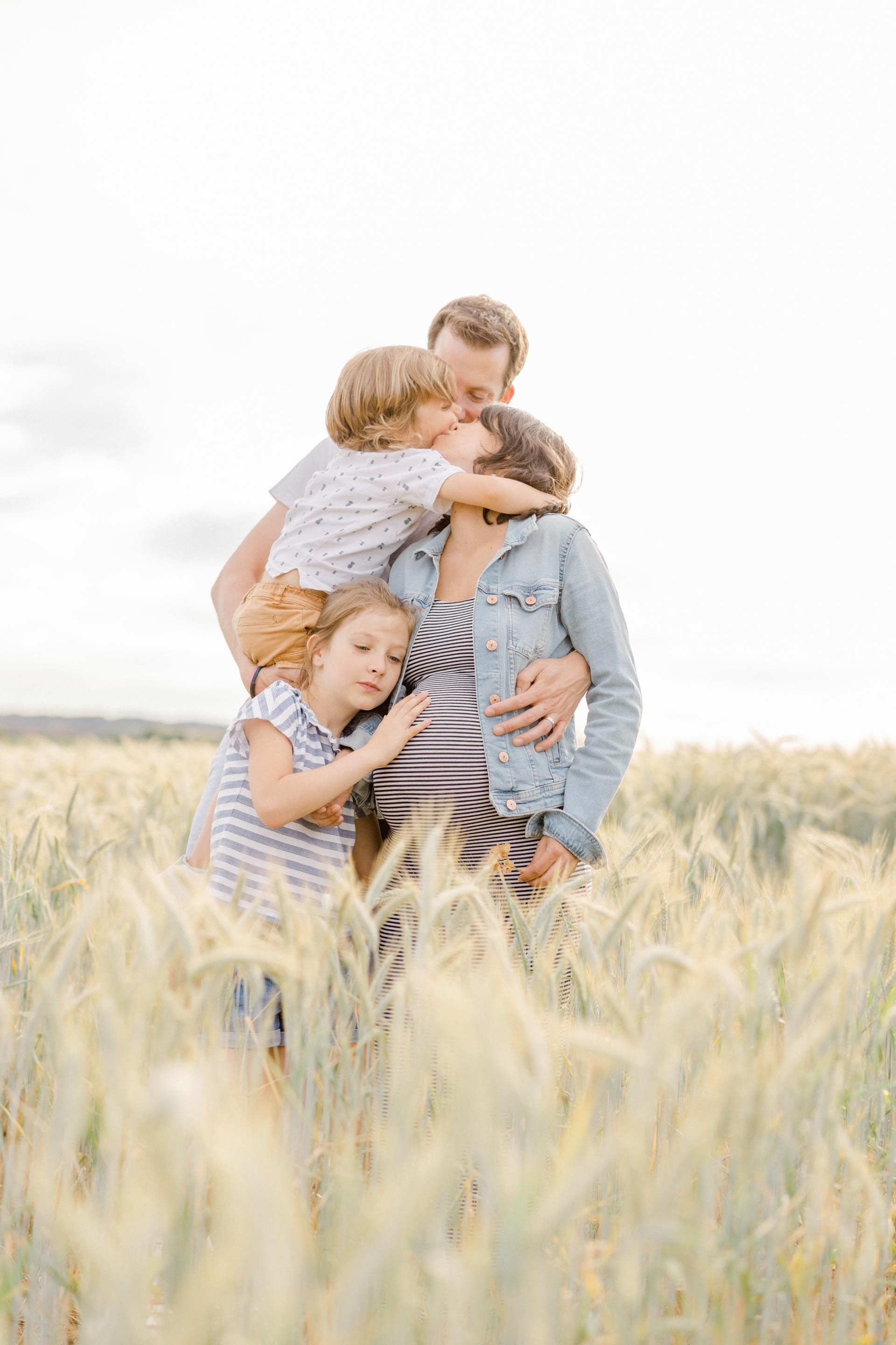 bonheur enfant sourire amour champ