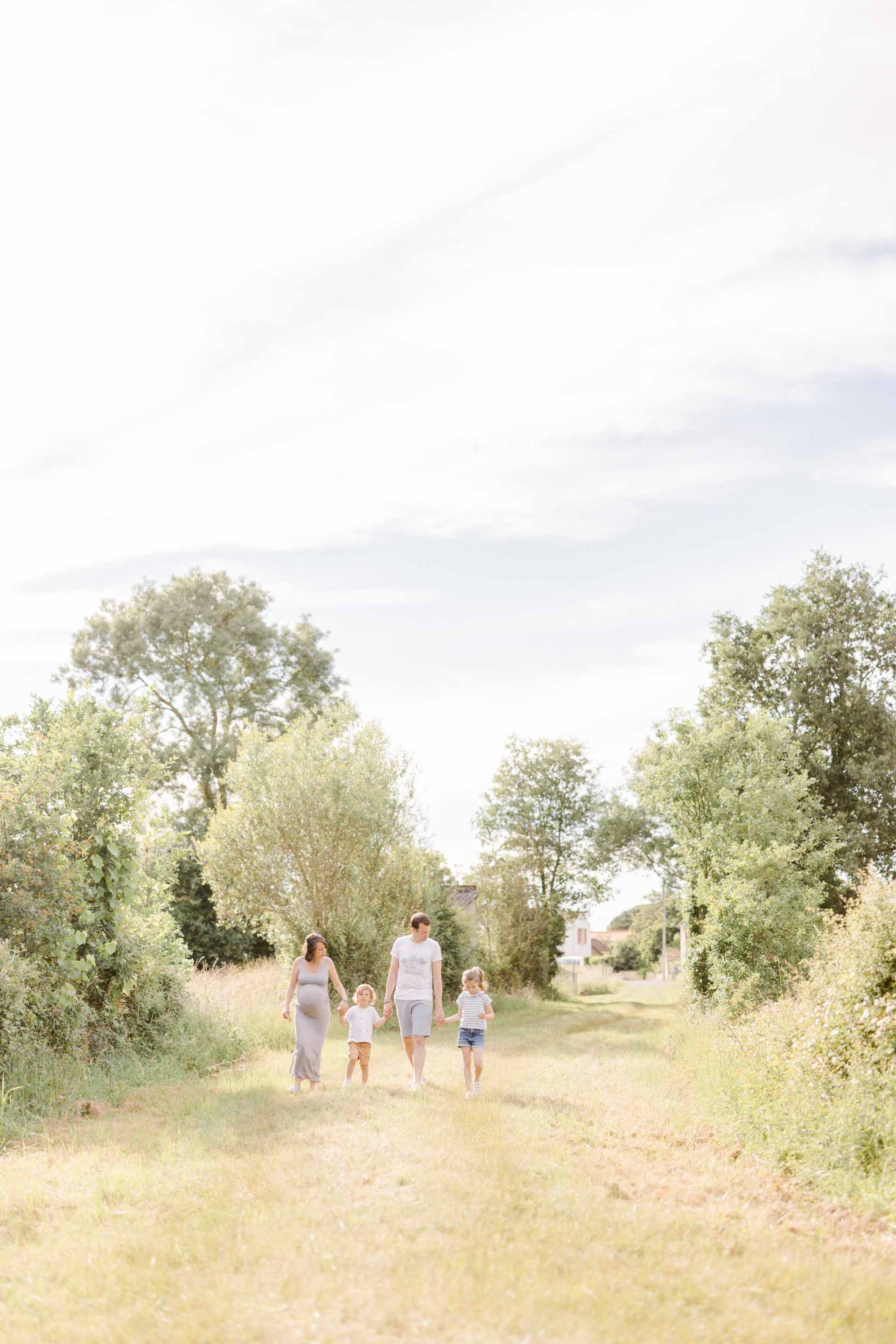 événement robe bonheur prairie geste