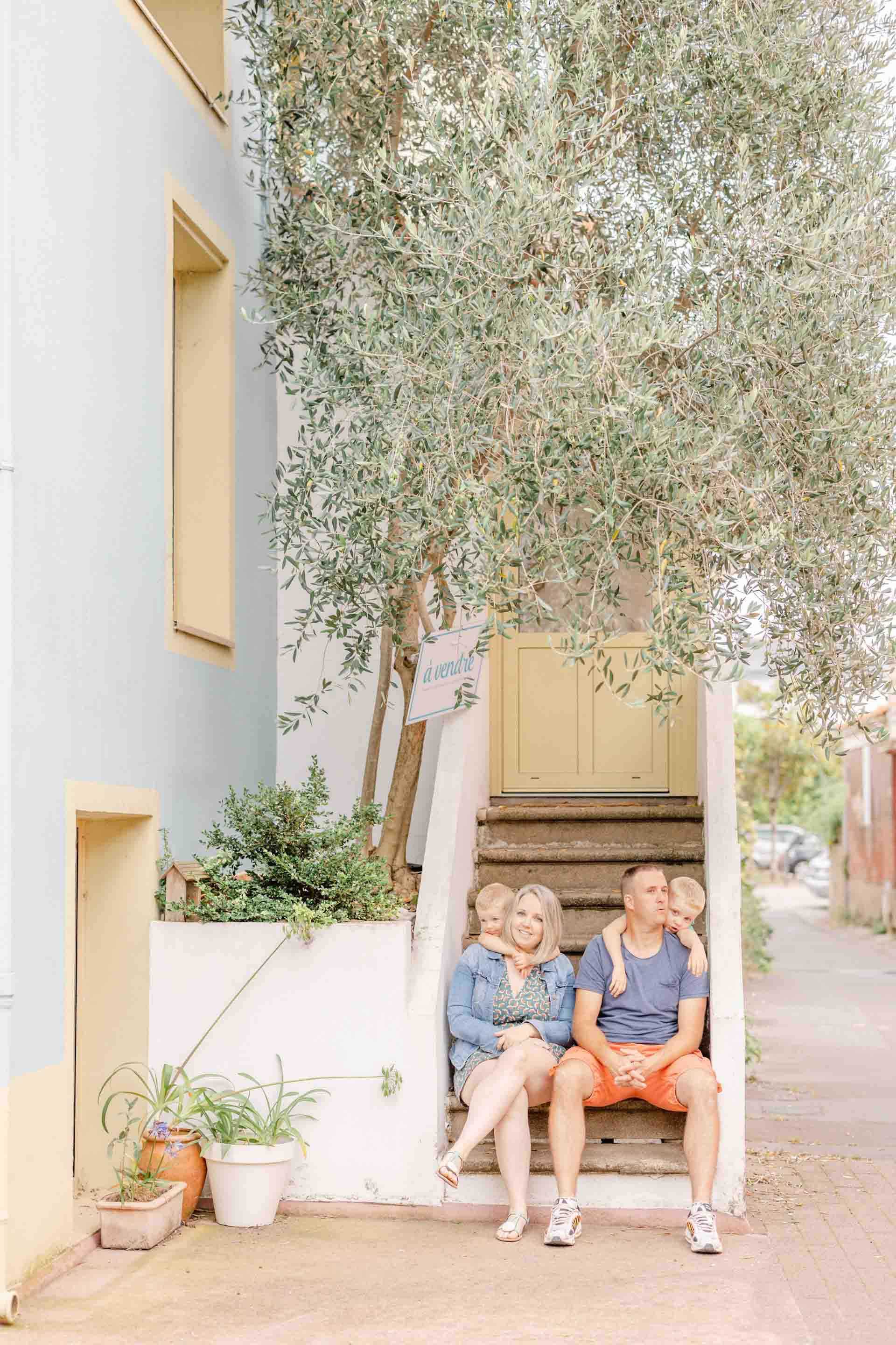 enfant gris marron extérieur