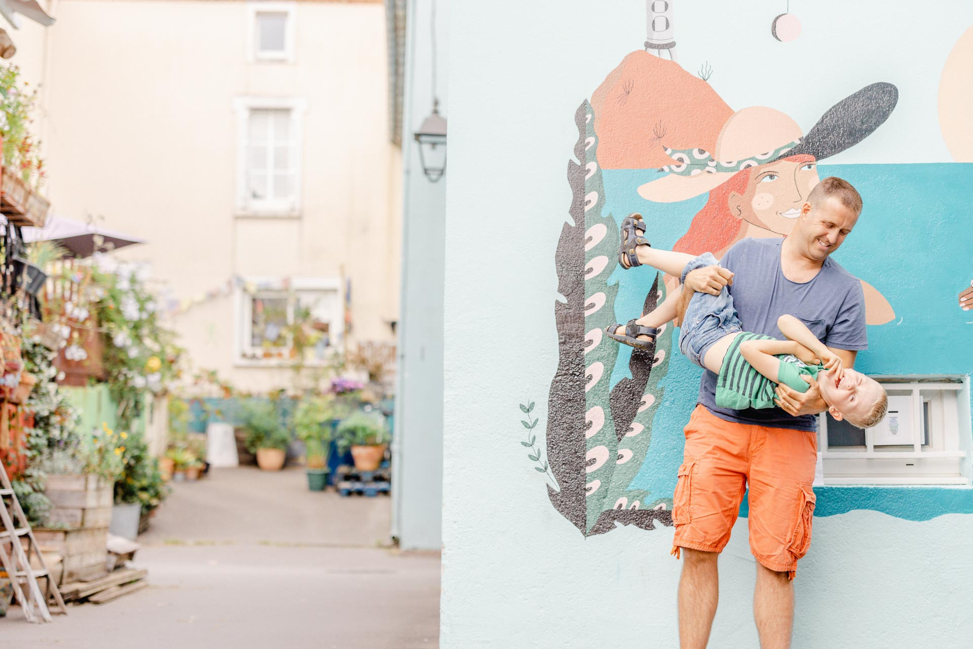 enfant bonheur gris marron extérieur