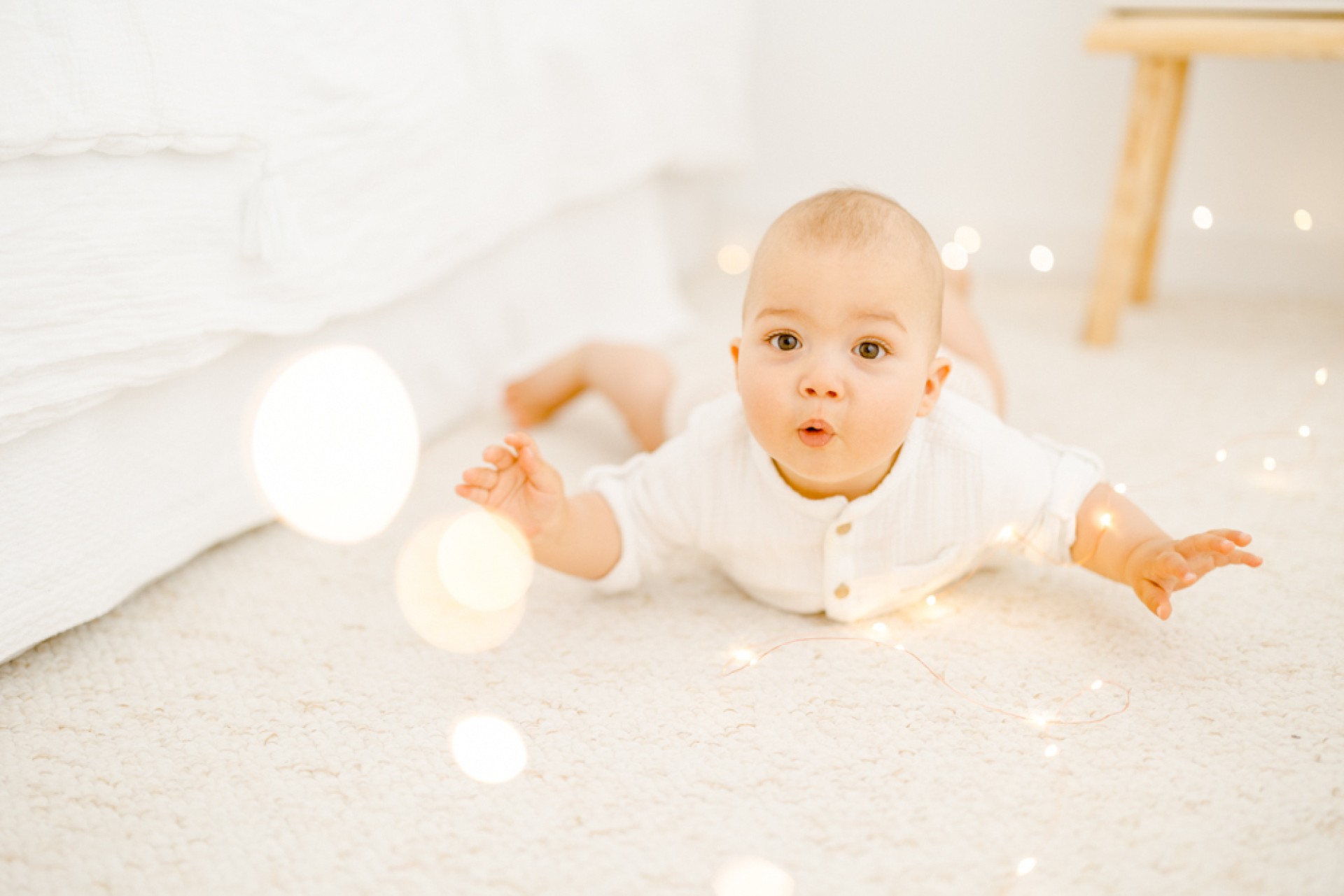 enfant bonheur beige orange marron