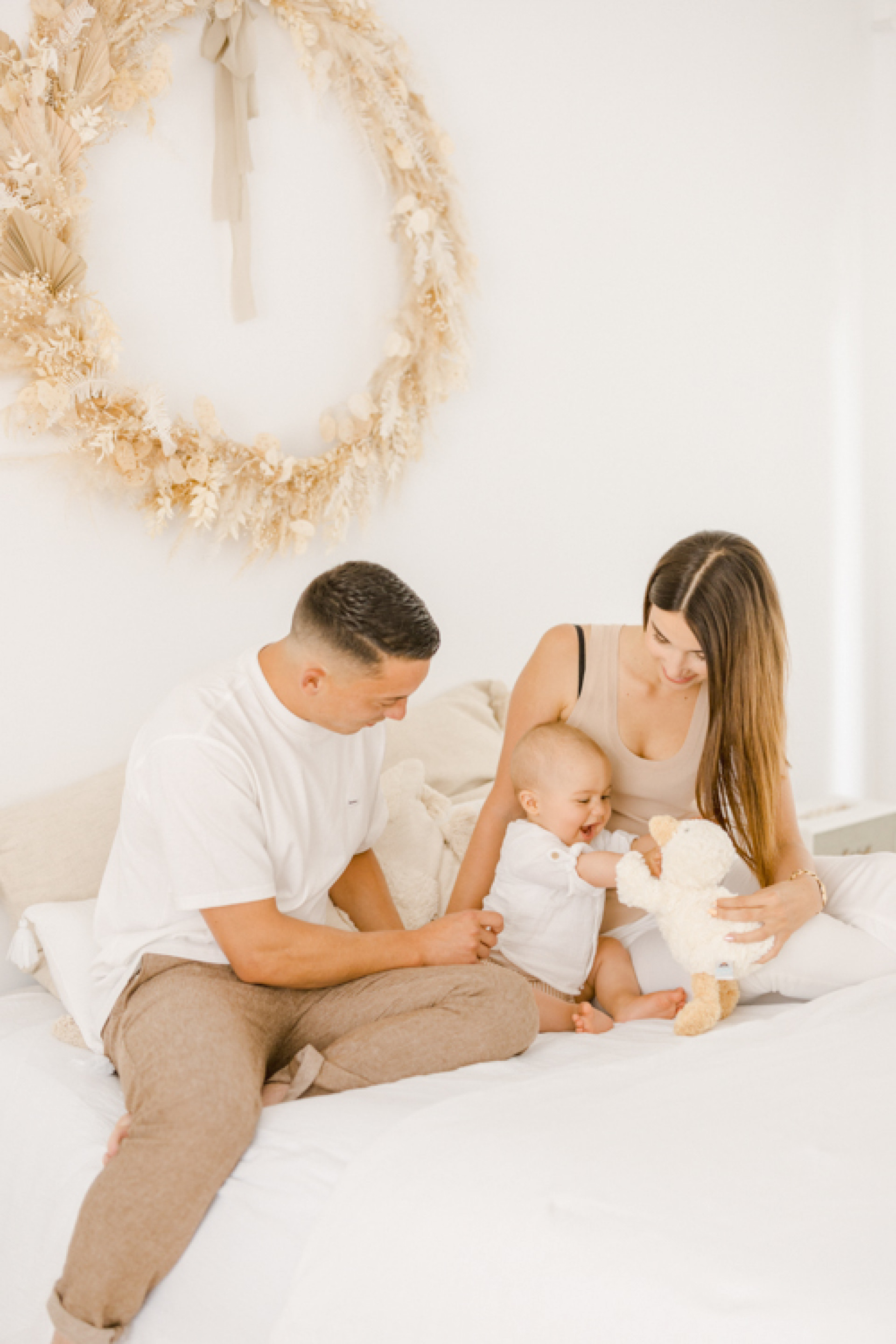 bonheur enfant famille amour beige