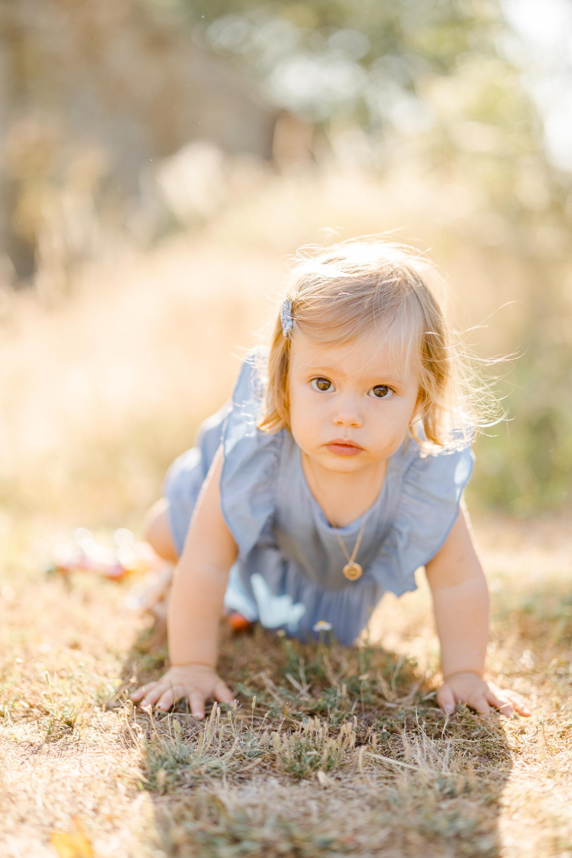 enfant bonheur beige marron gris