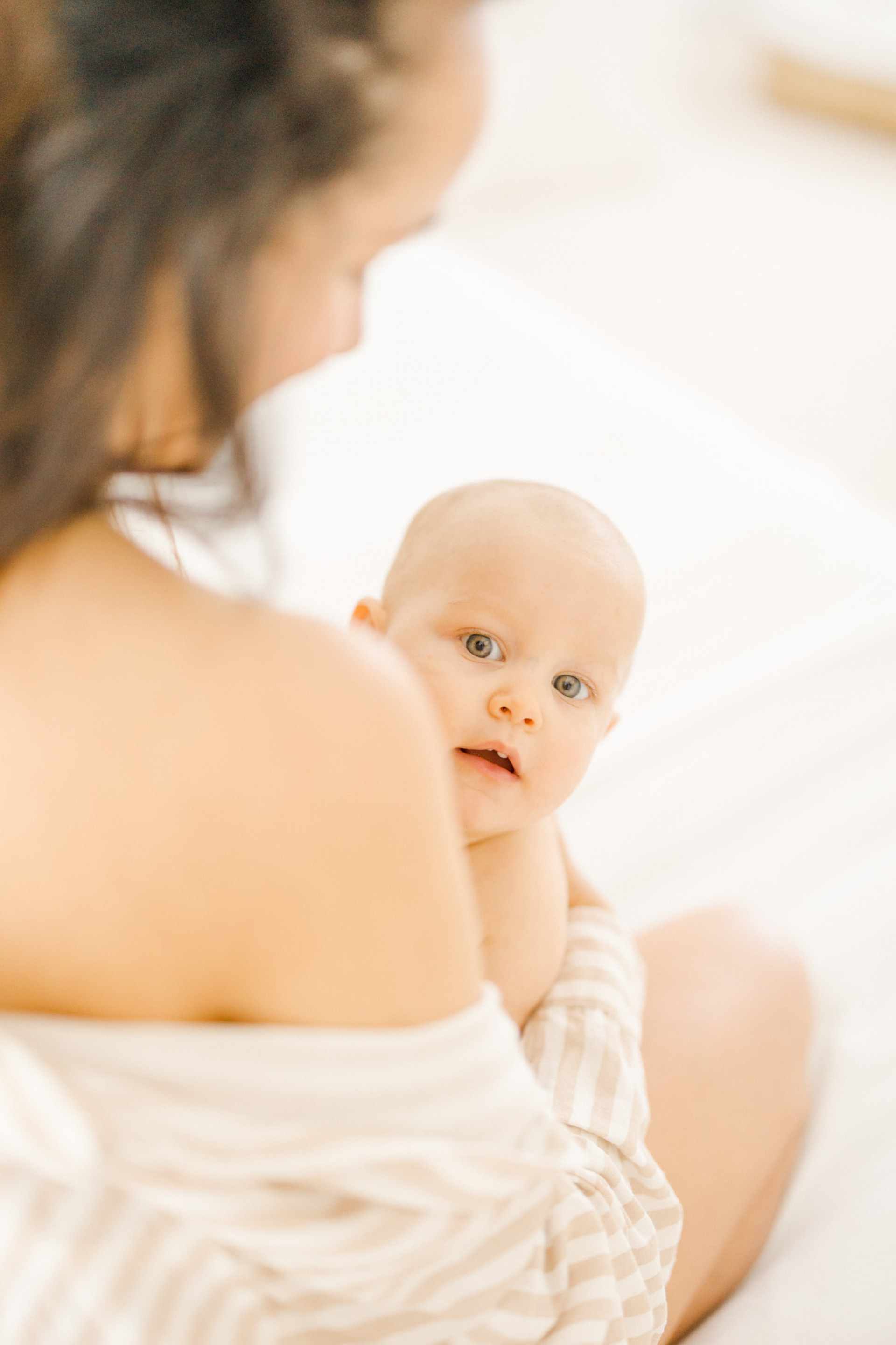 enfant bonheur amour beige gris