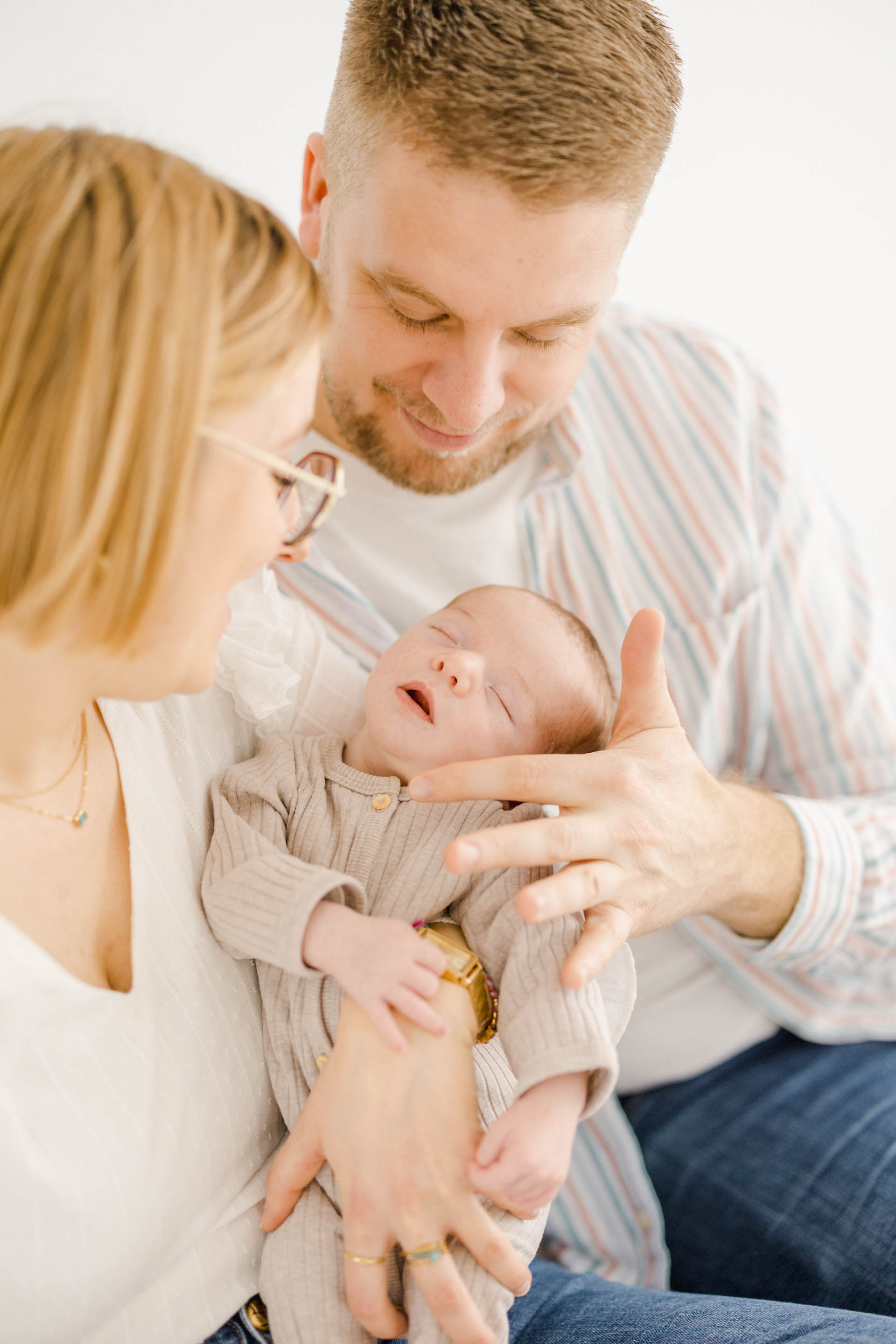 bonheur enfant gris marron bébé