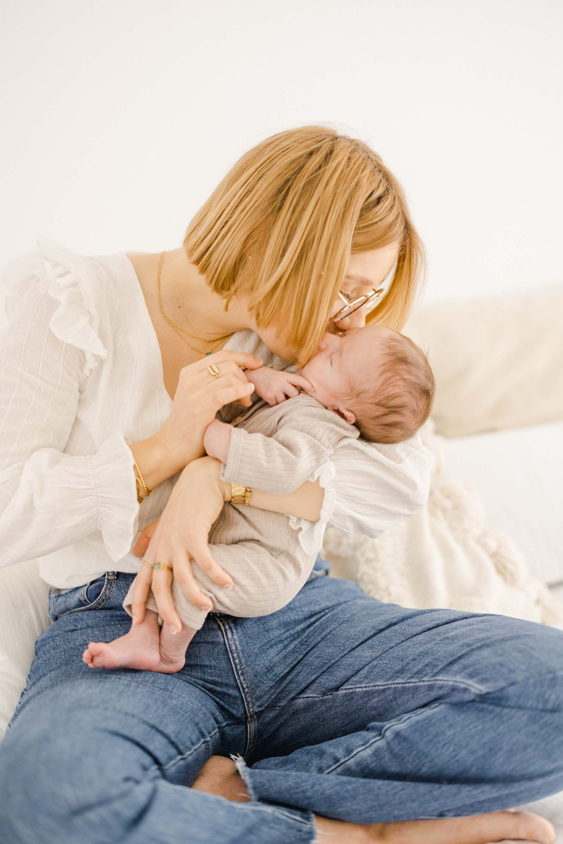 main enfant bonheur amour gris