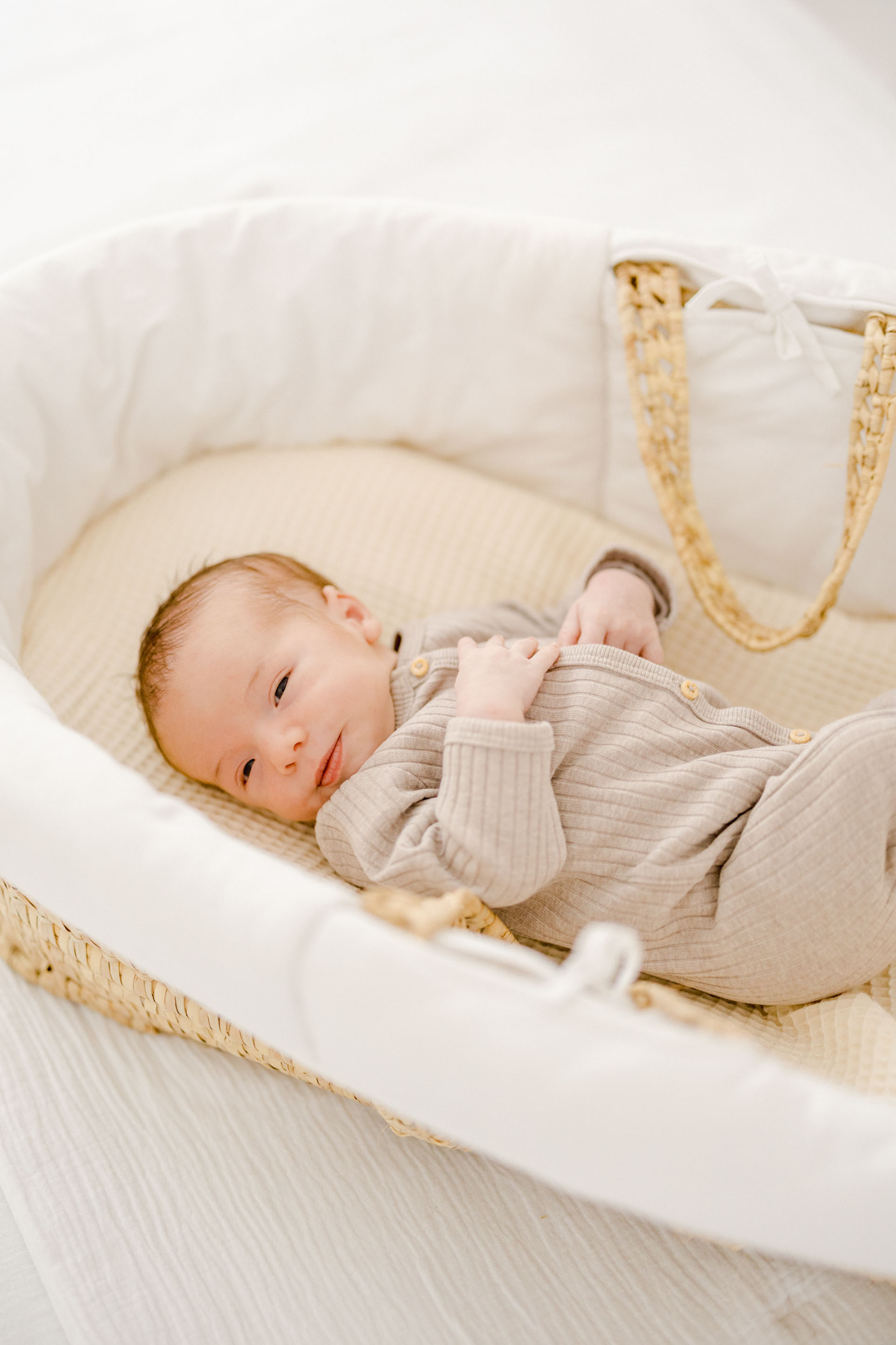 enfant berceau gris marron lit