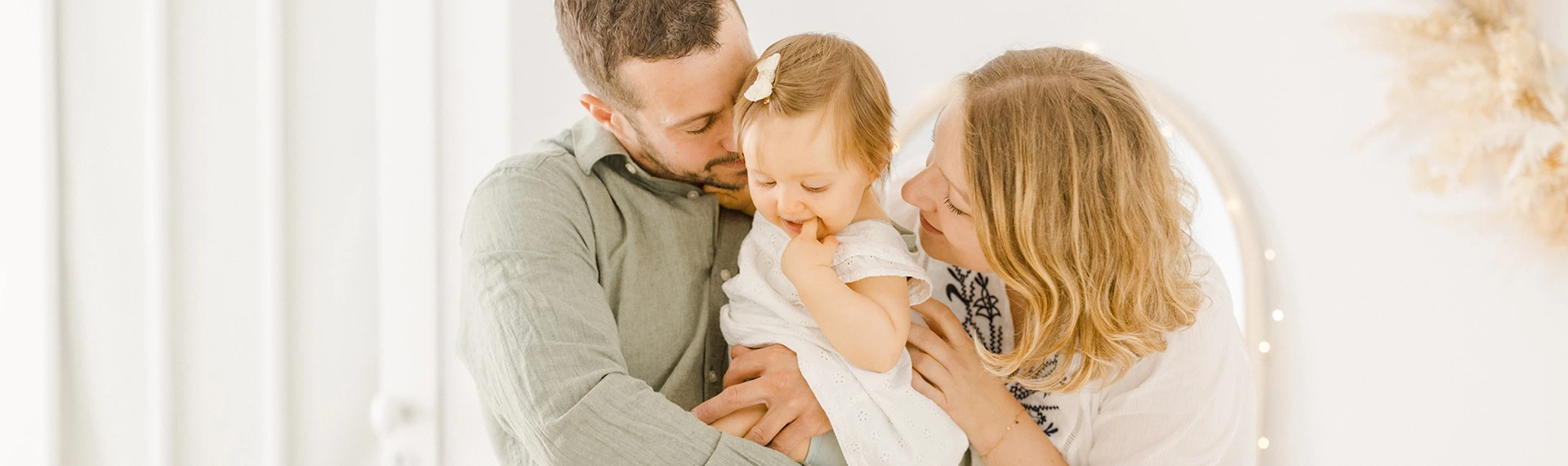 bonheur enfant amour famille beige