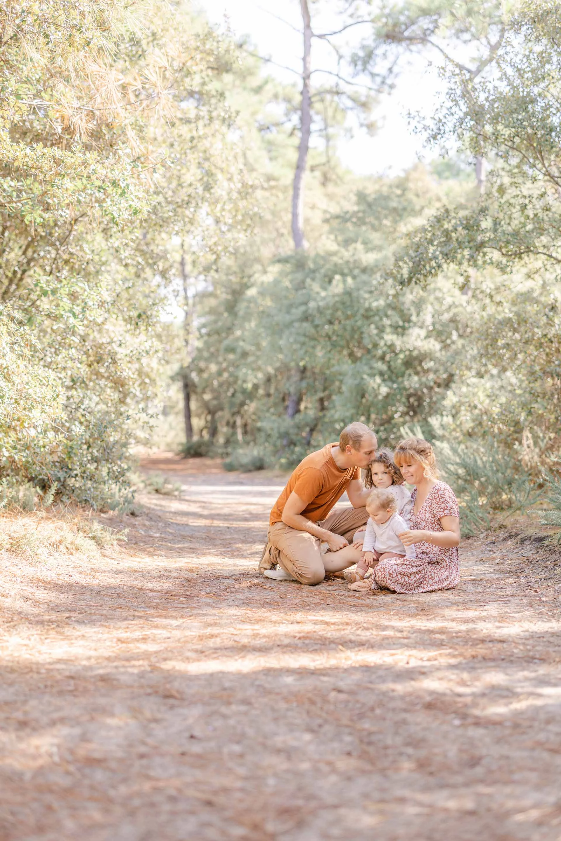 bonheur chemin de terre amour forêt gris