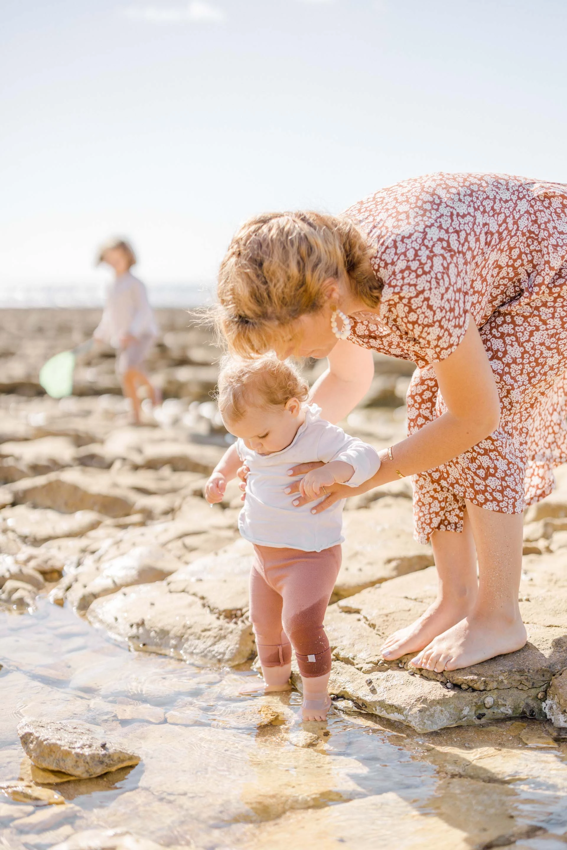bonheur enfant gris marron nature