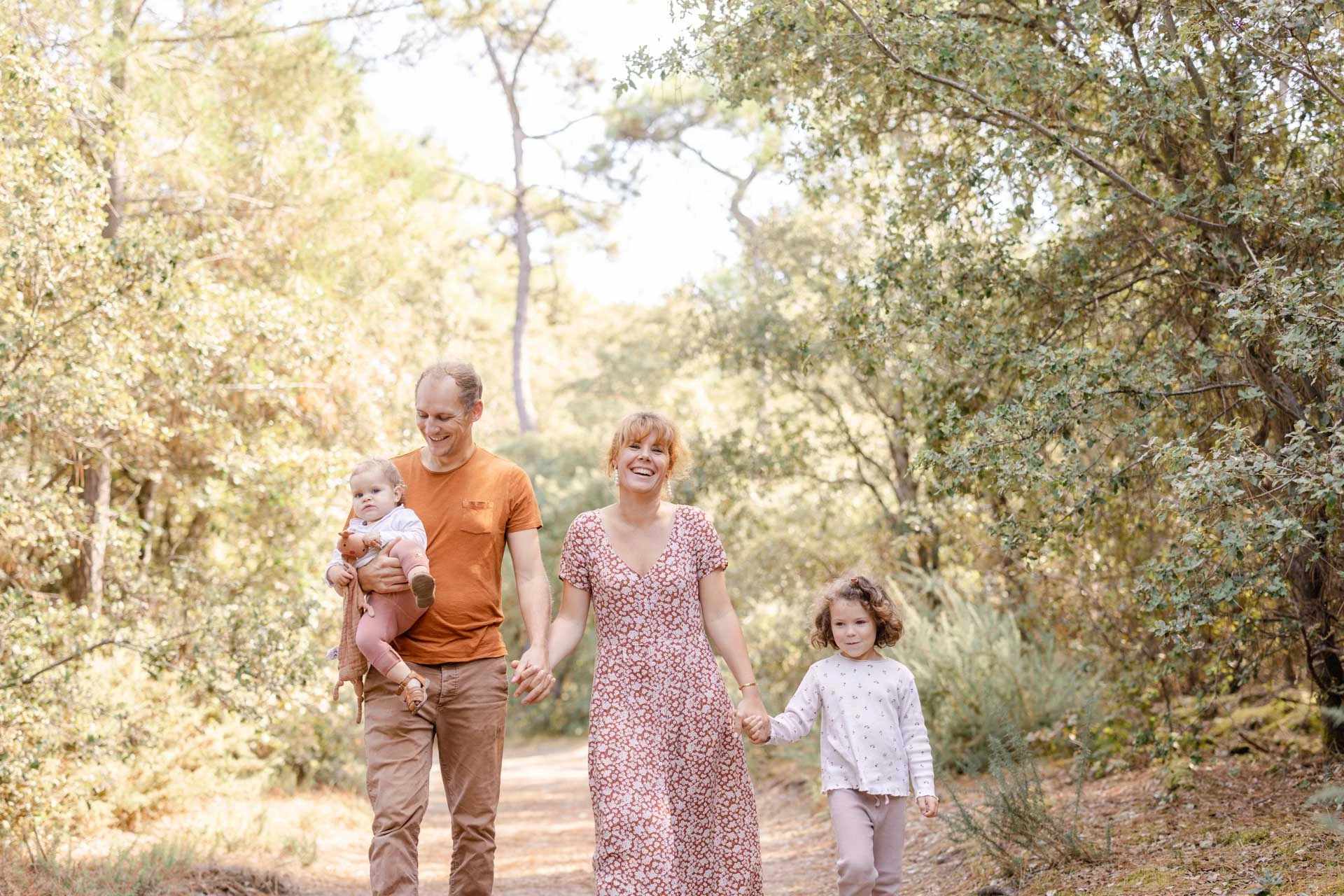 bonheur feuille sourire enfant robe