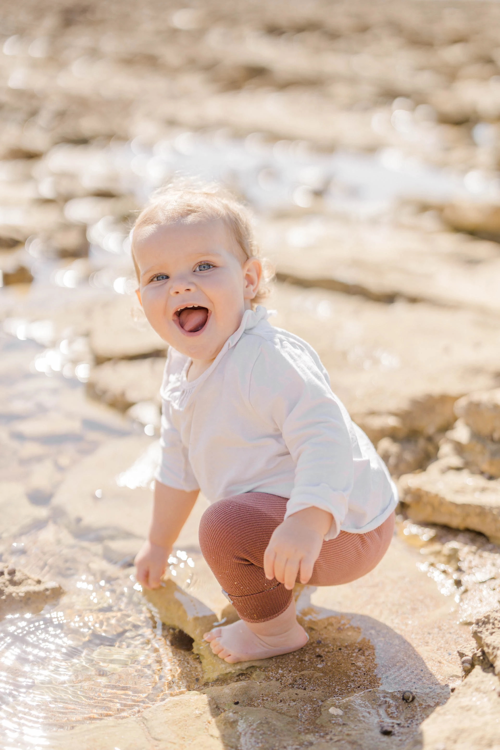 bonheur main sourire enfant marron