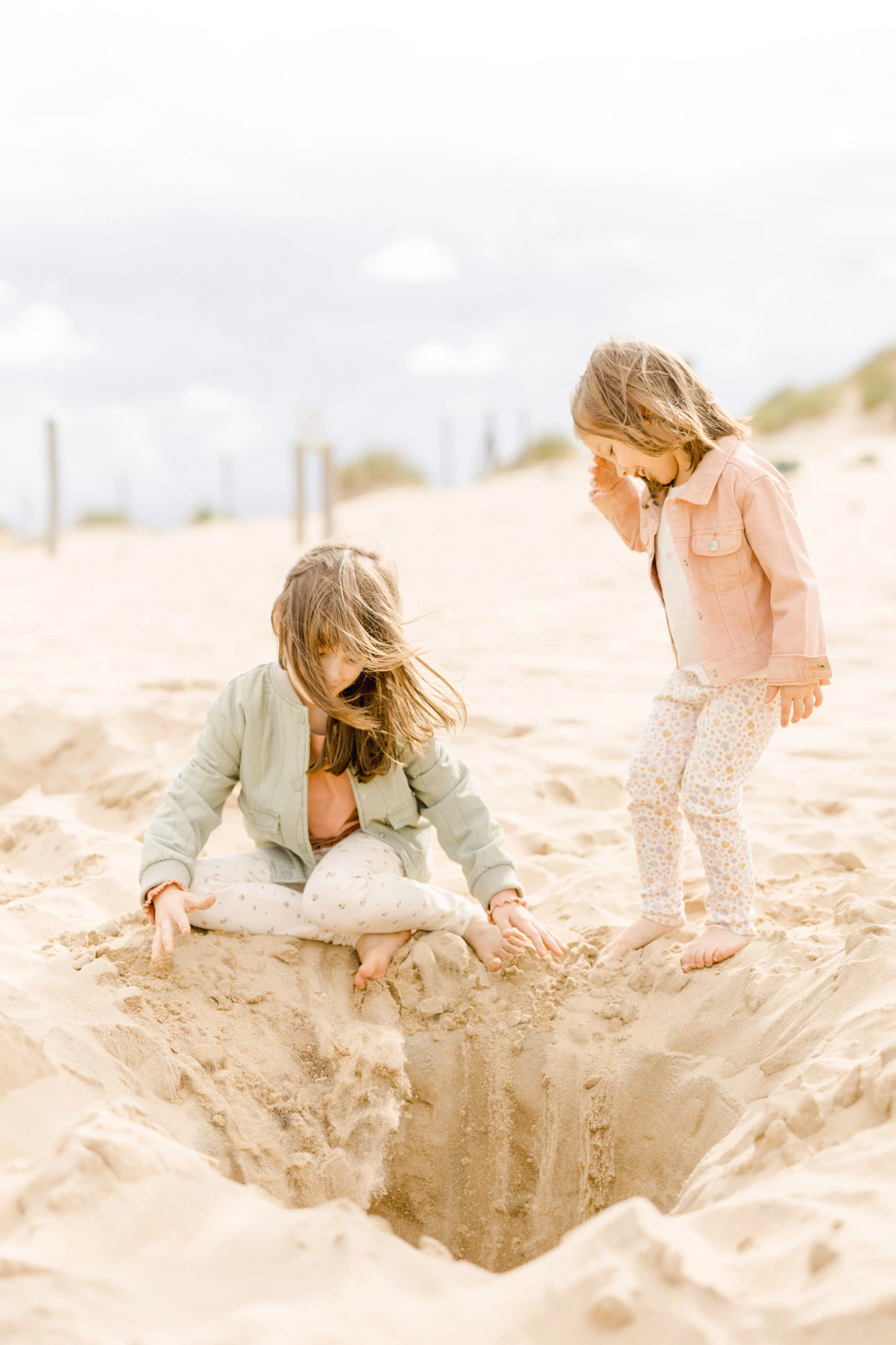 bonheur sable enfant jouer avec les enfants beige