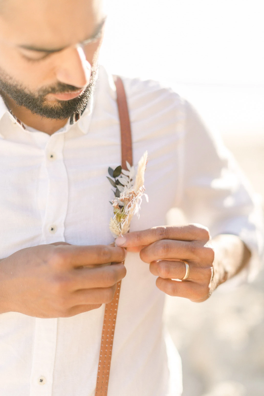 poignet noeud composition florale gris fleurs