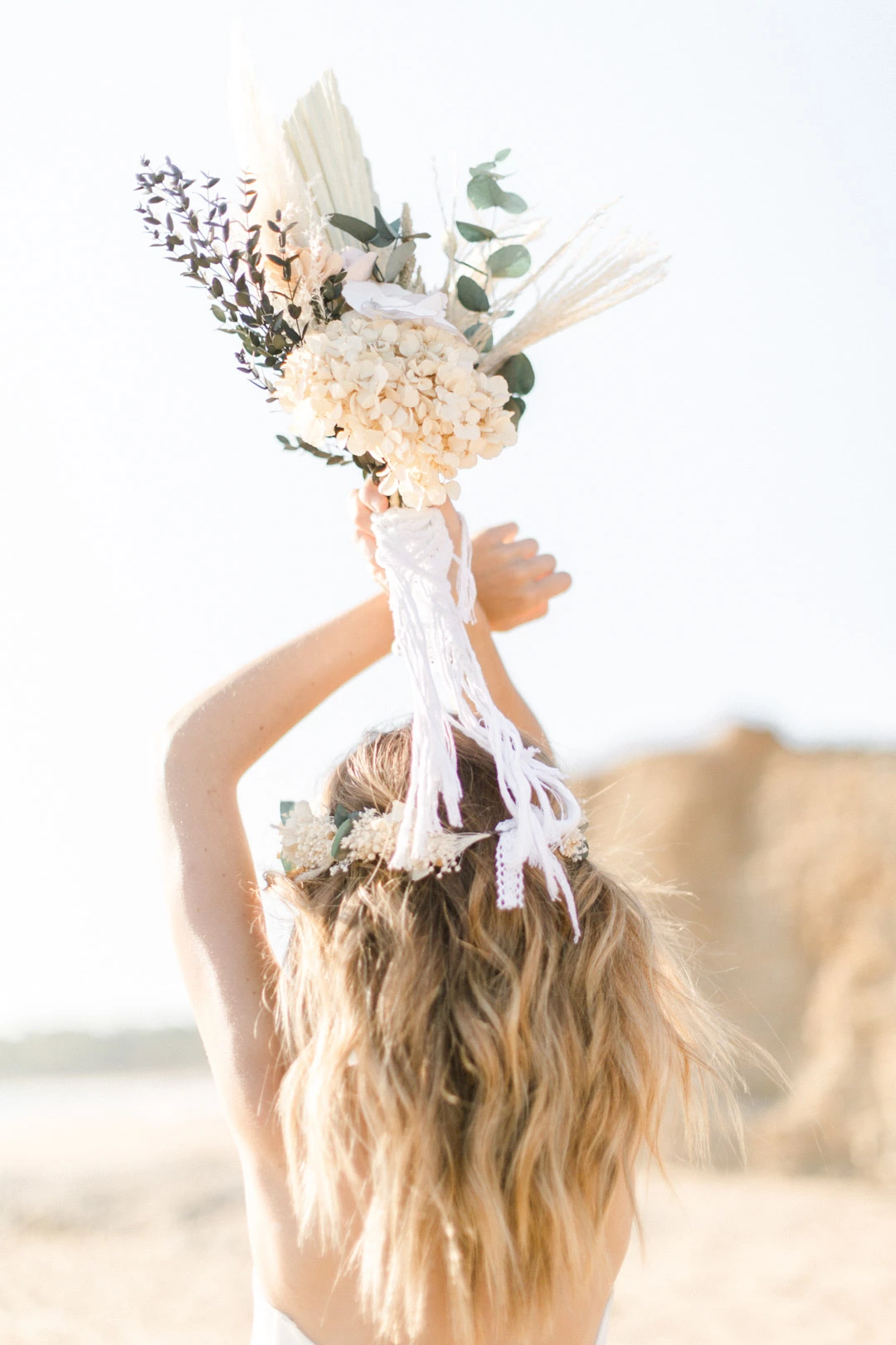 composition florale robe beige gris mariage