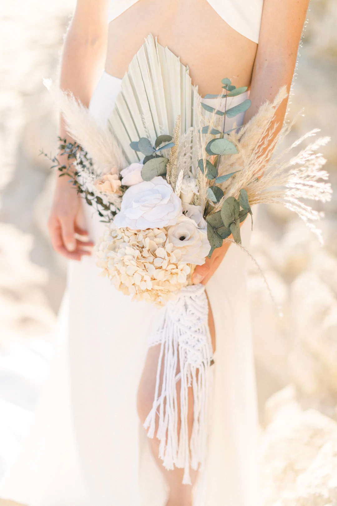 composition florale beige gris mariage fleurs