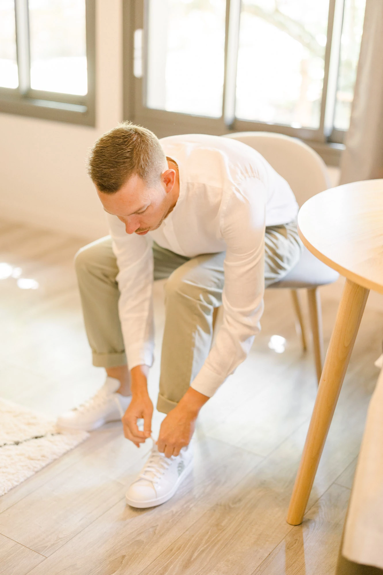 pantalon, sol, genou, taille, parquet
