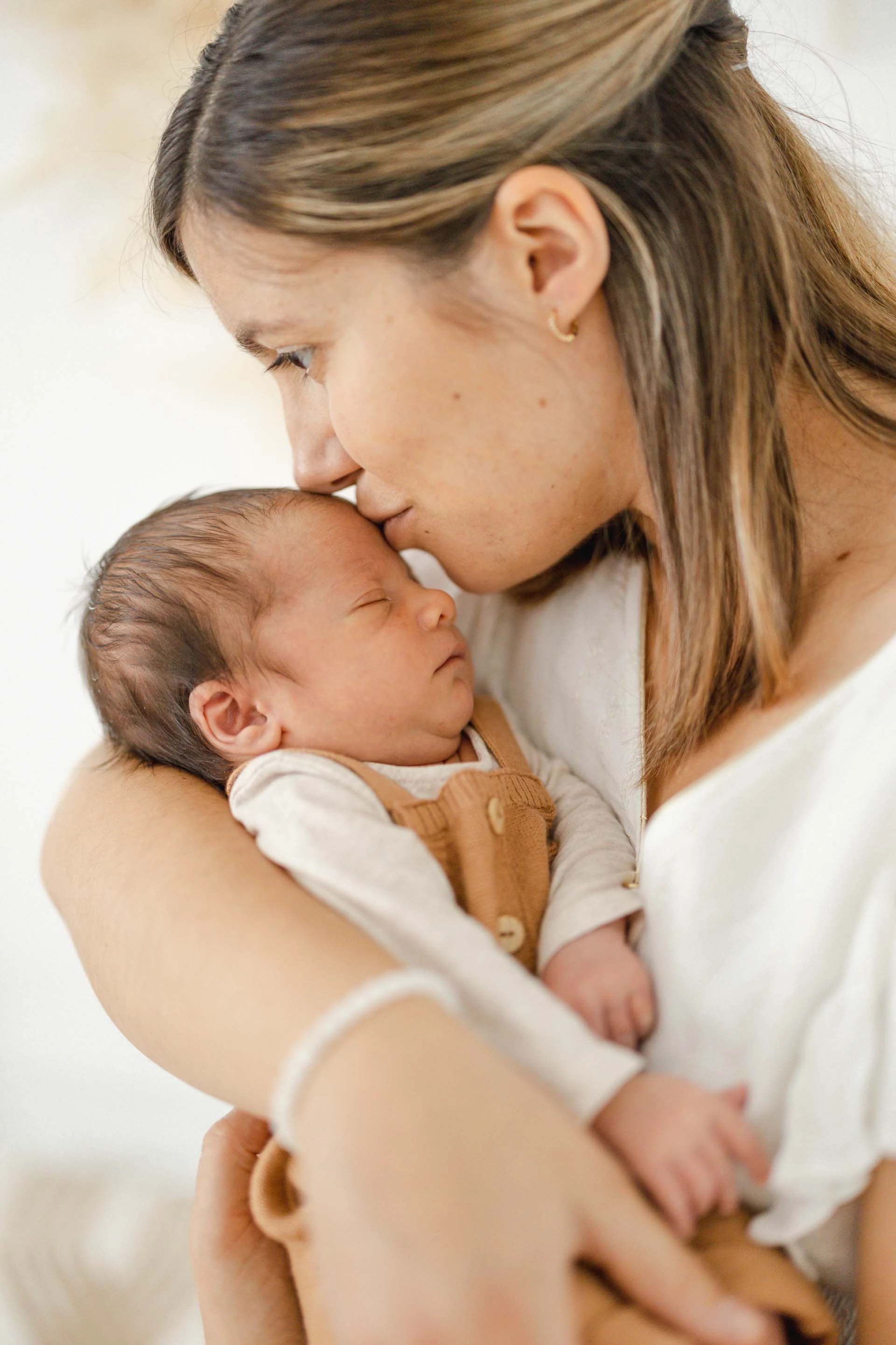 bonheur enfant amour gris marron