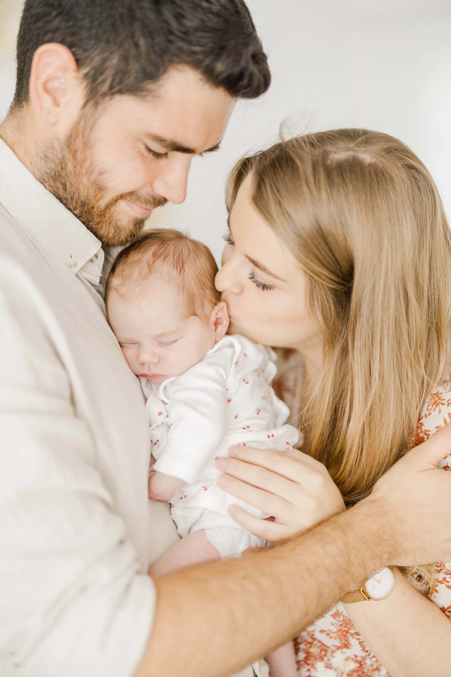 bonheur enfant amour famille gris