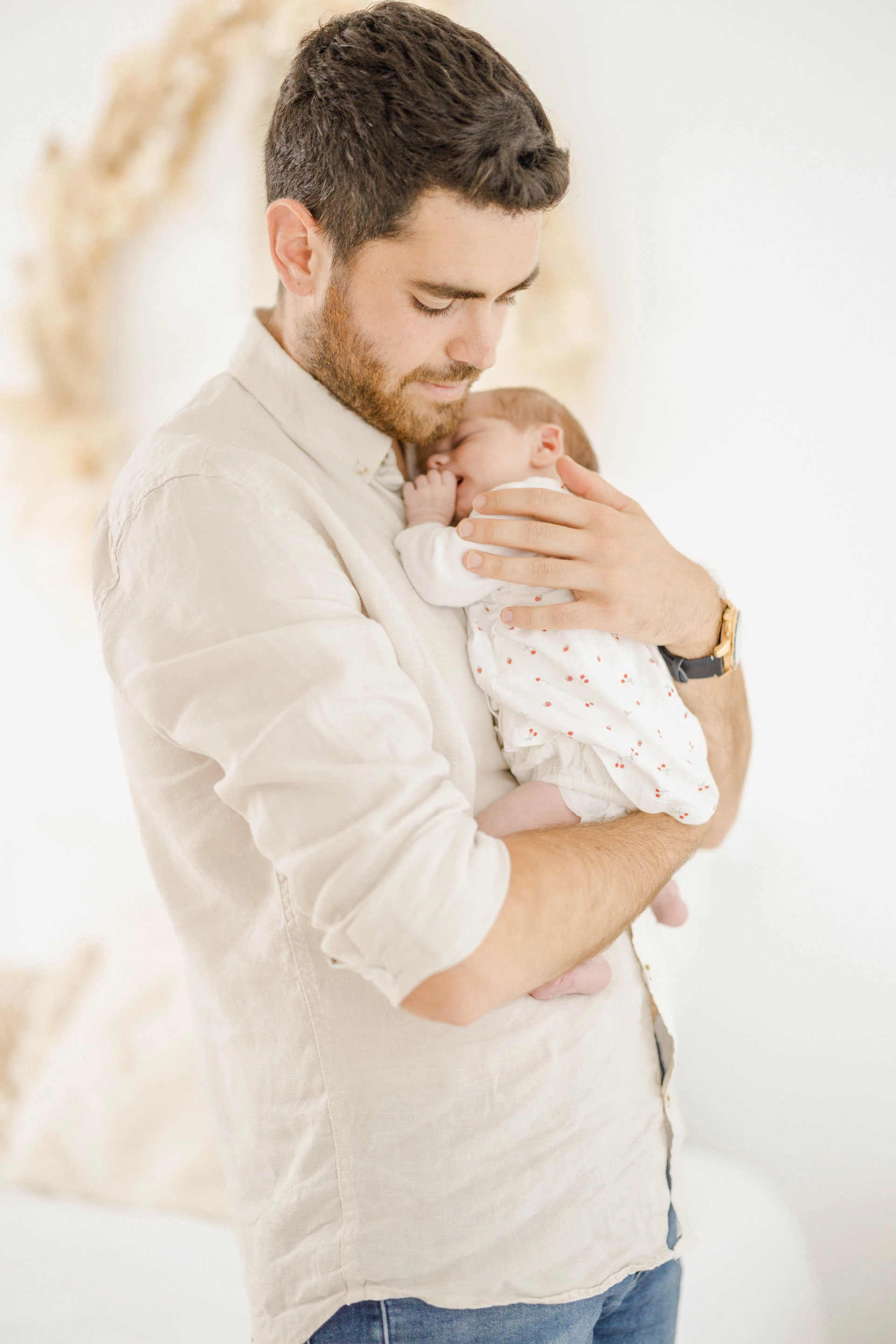 main enfant bonheur amour beige