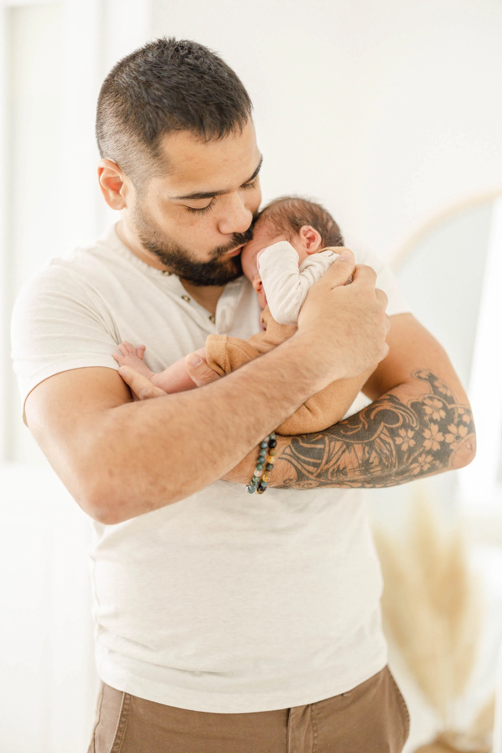 enfant beige rose marron gris