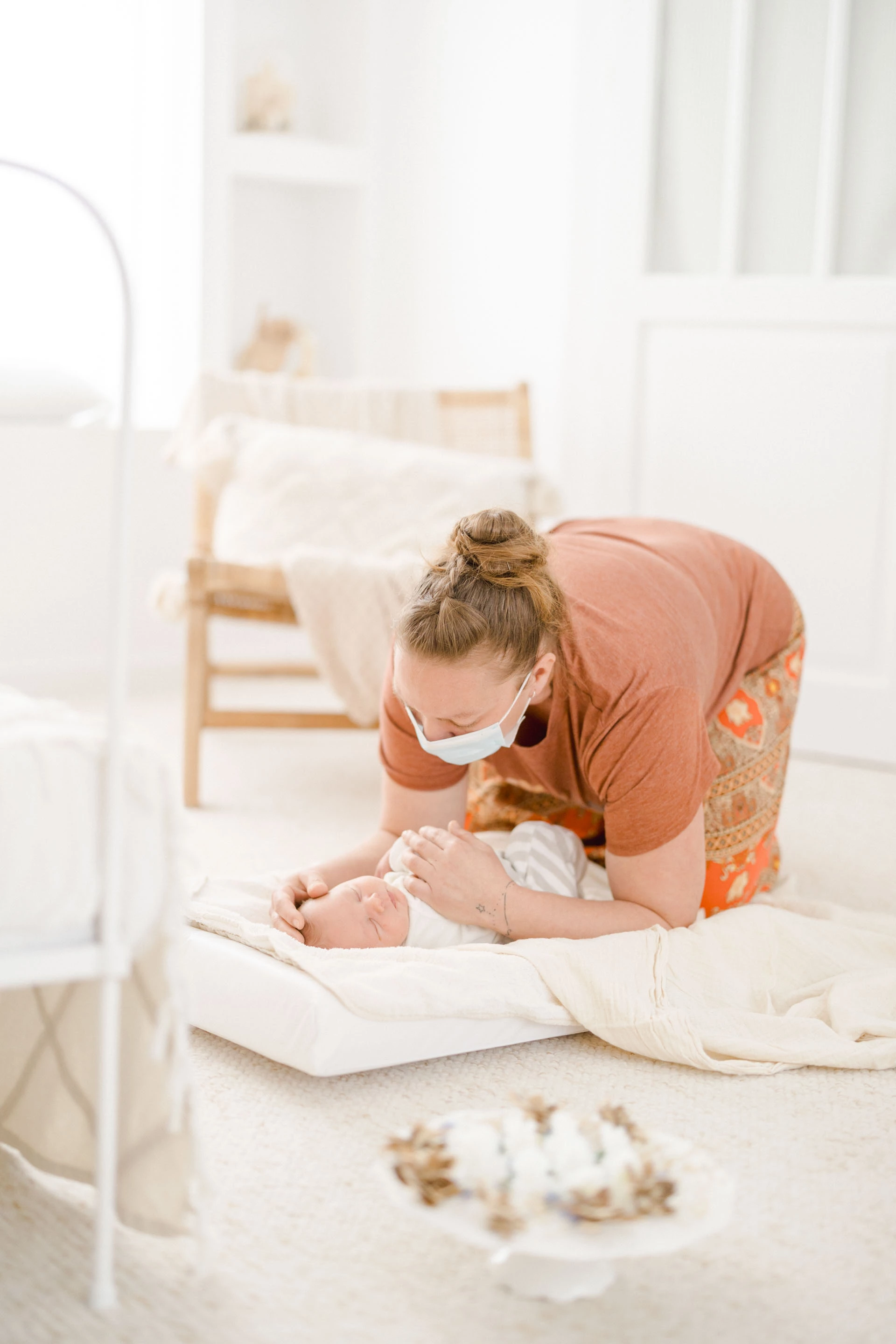 enfant beige marron gris lit