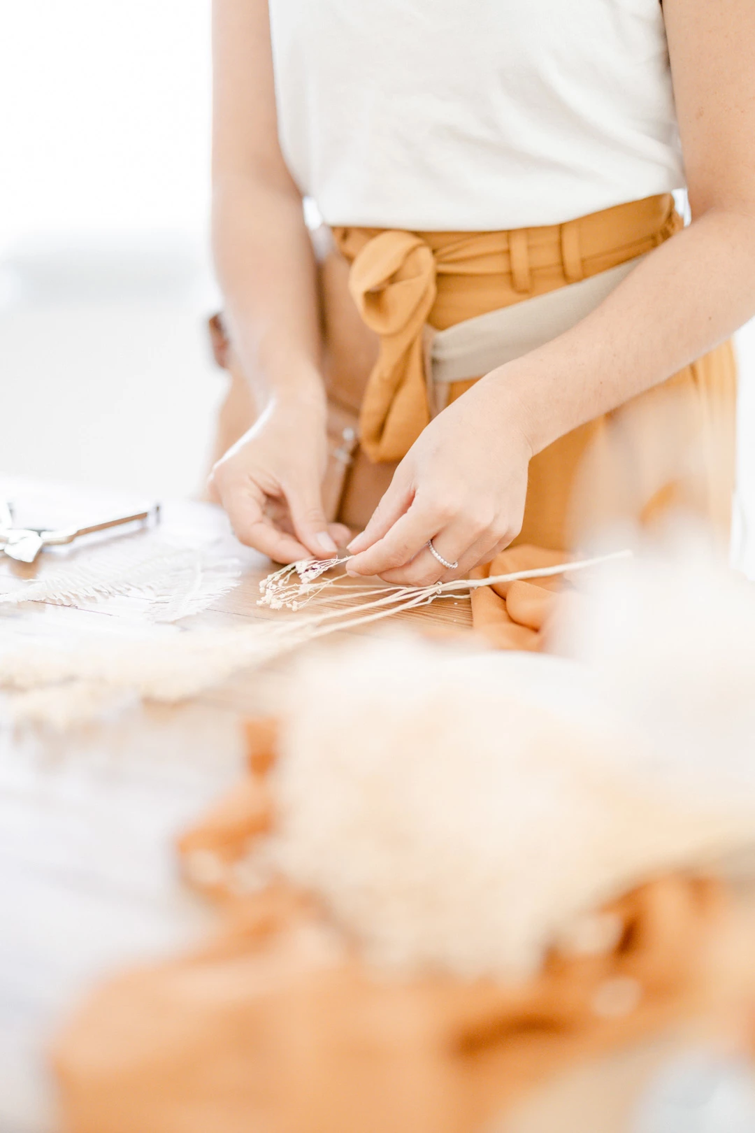 poignet beige rose marron gris