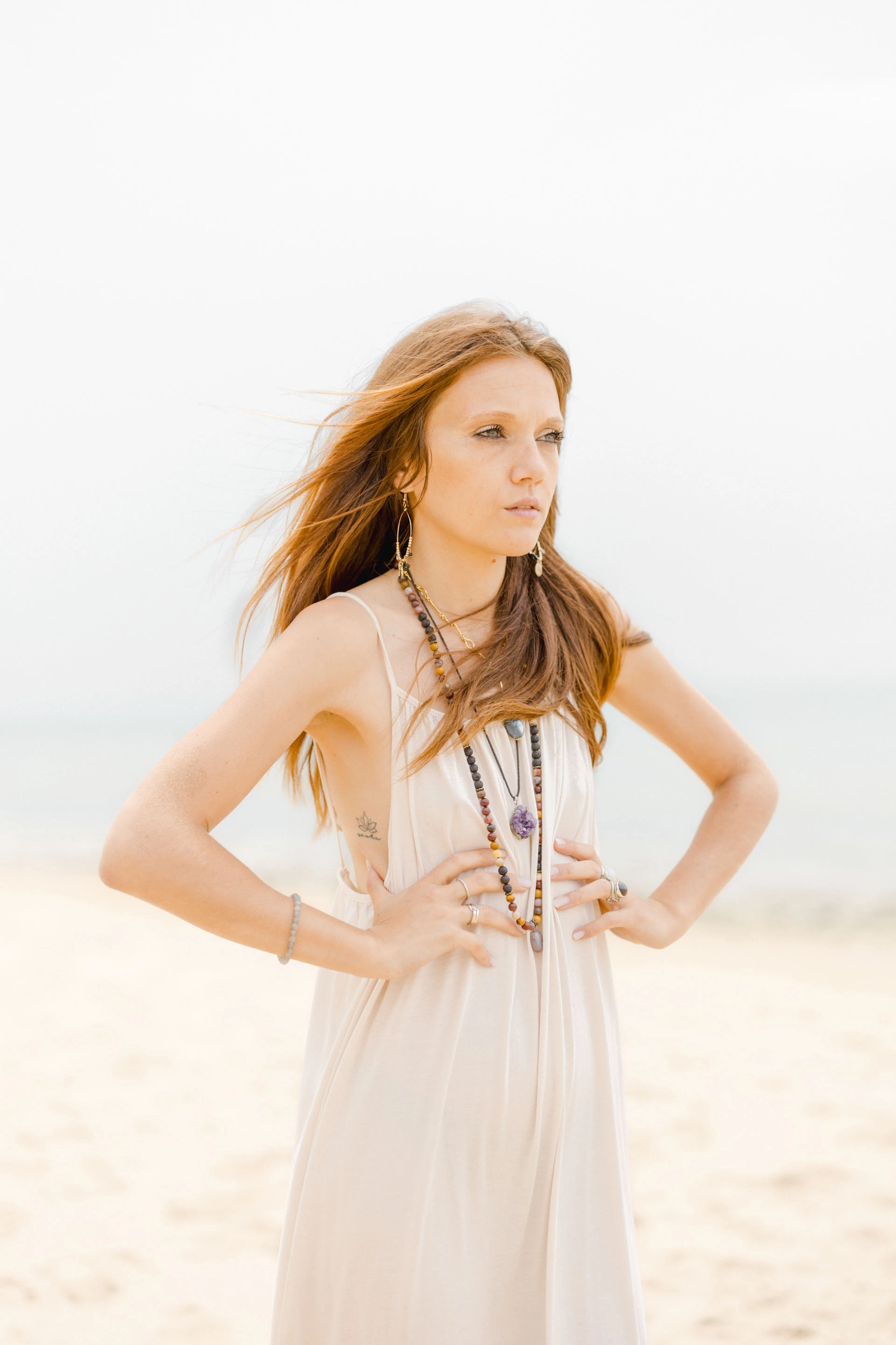 cheveux robe bijoux cheveux longs beige