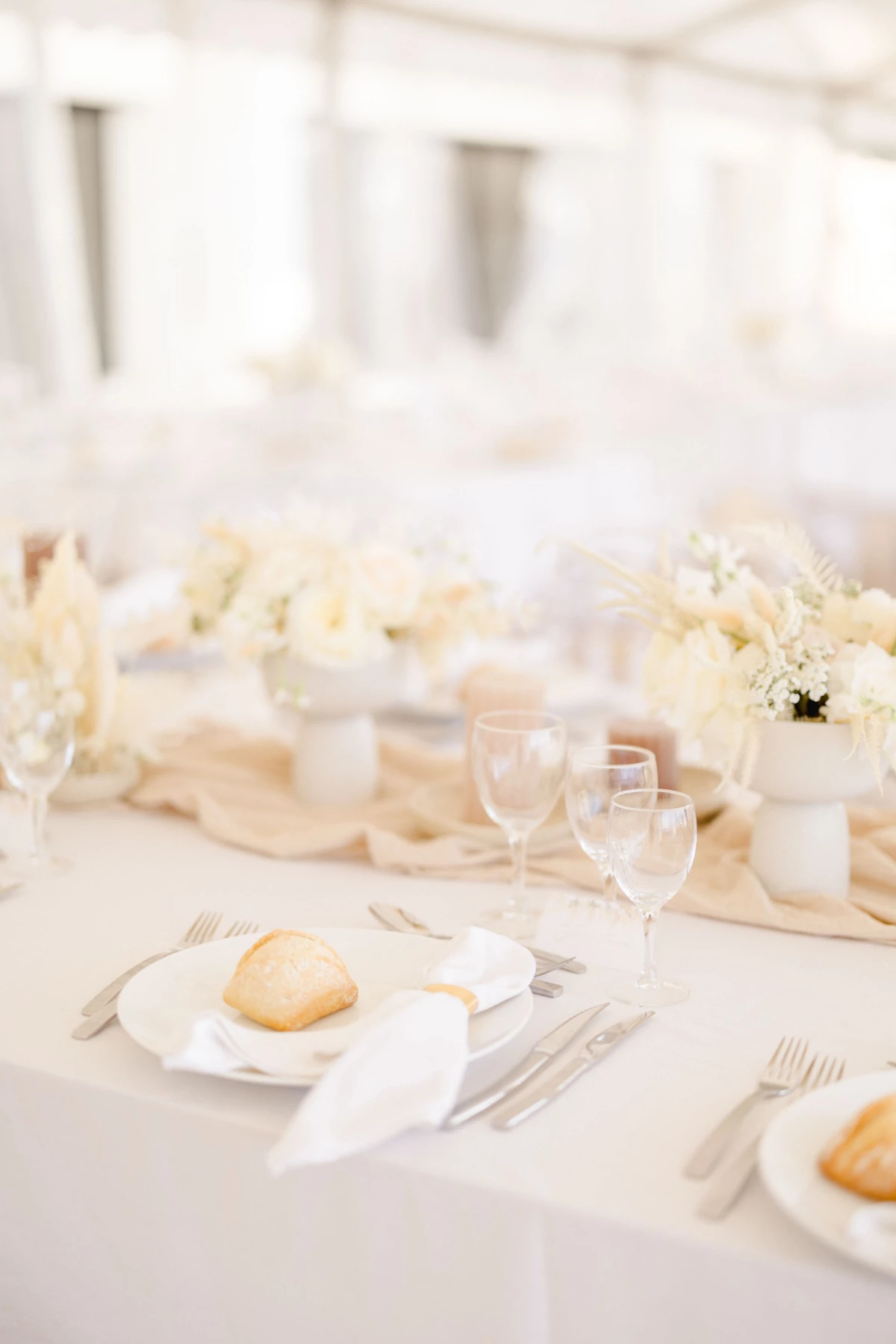 vaisselle meubles verres verres à pied beige