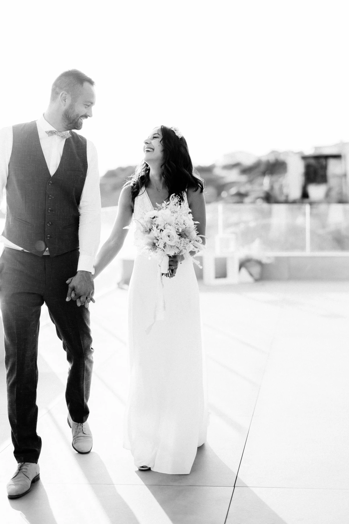 bonheur blanc robe événement sourire