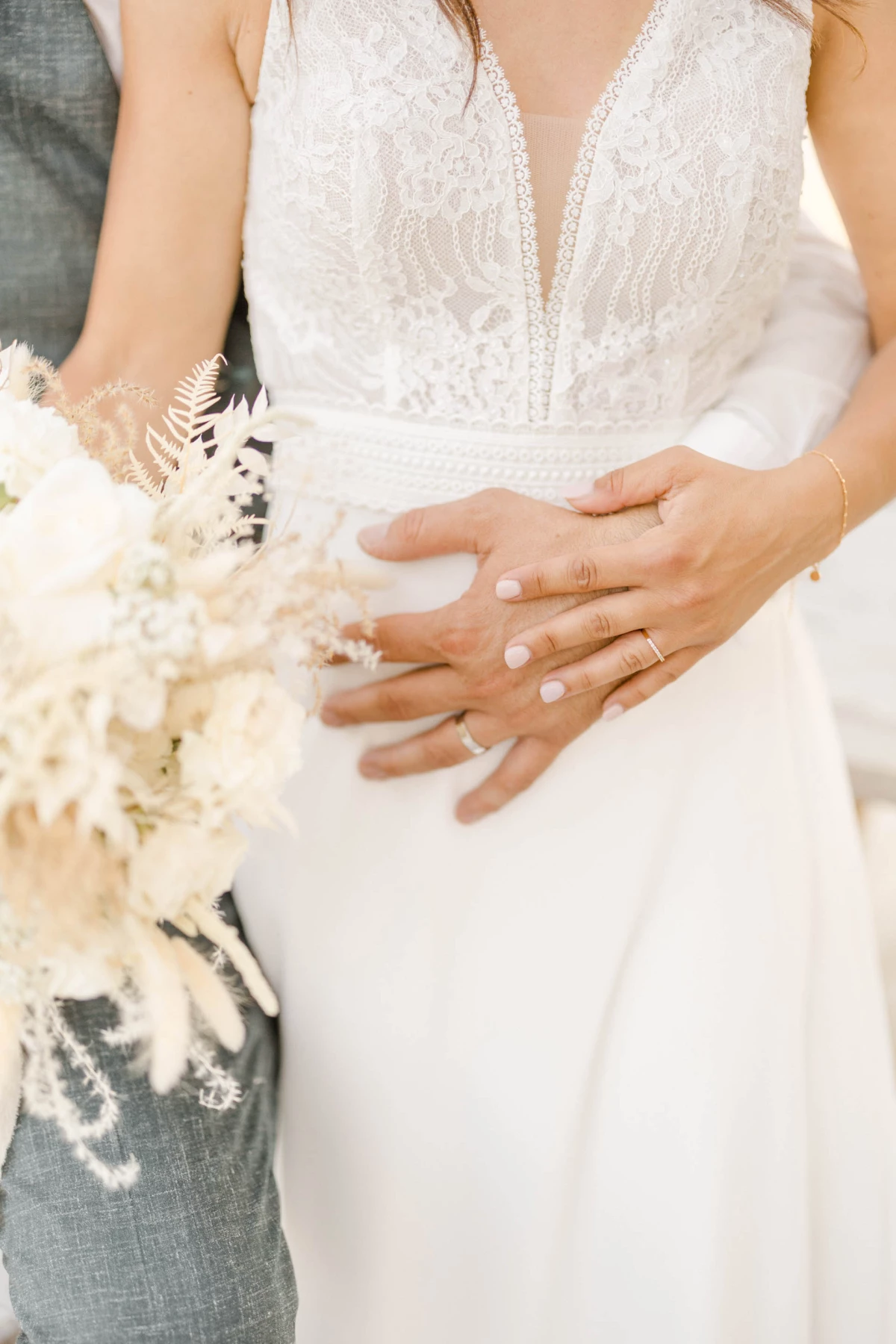 composition florale robe gris mariage