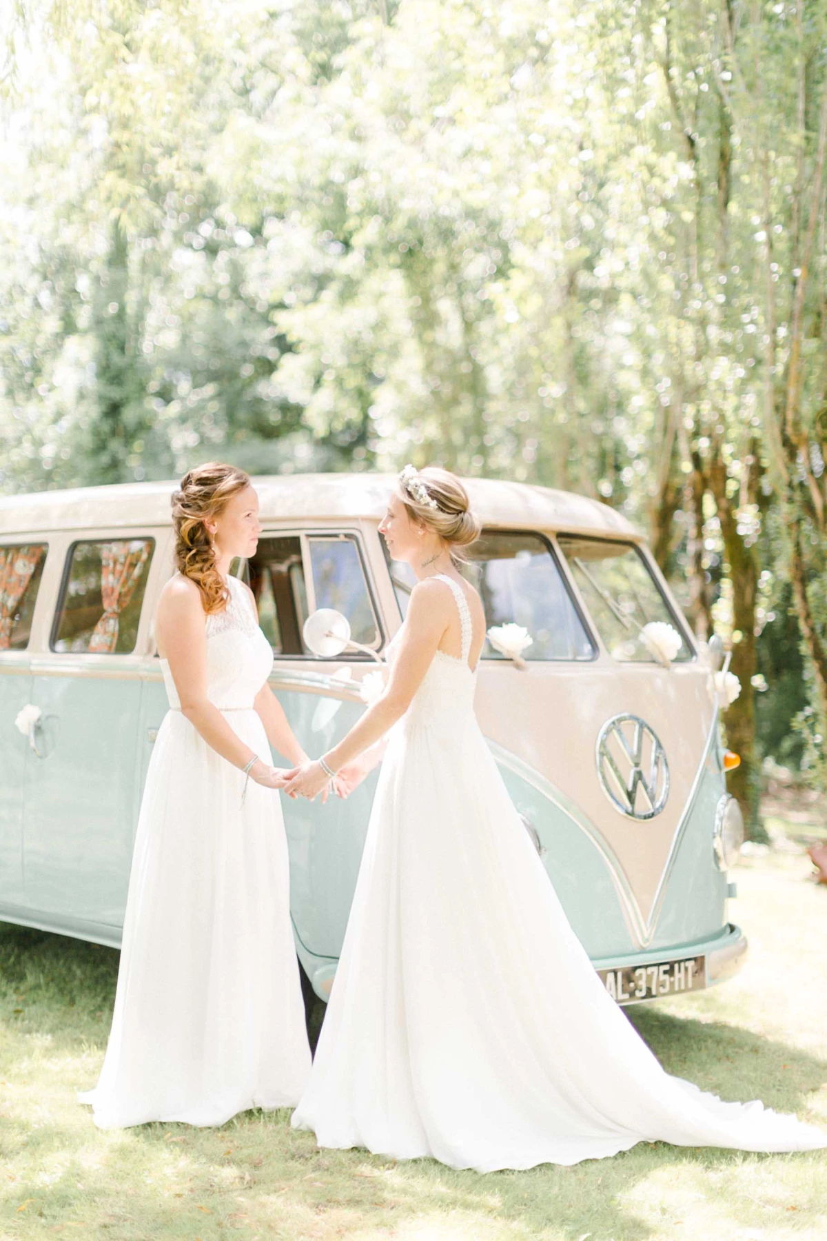 robe mariage gris voiture couple