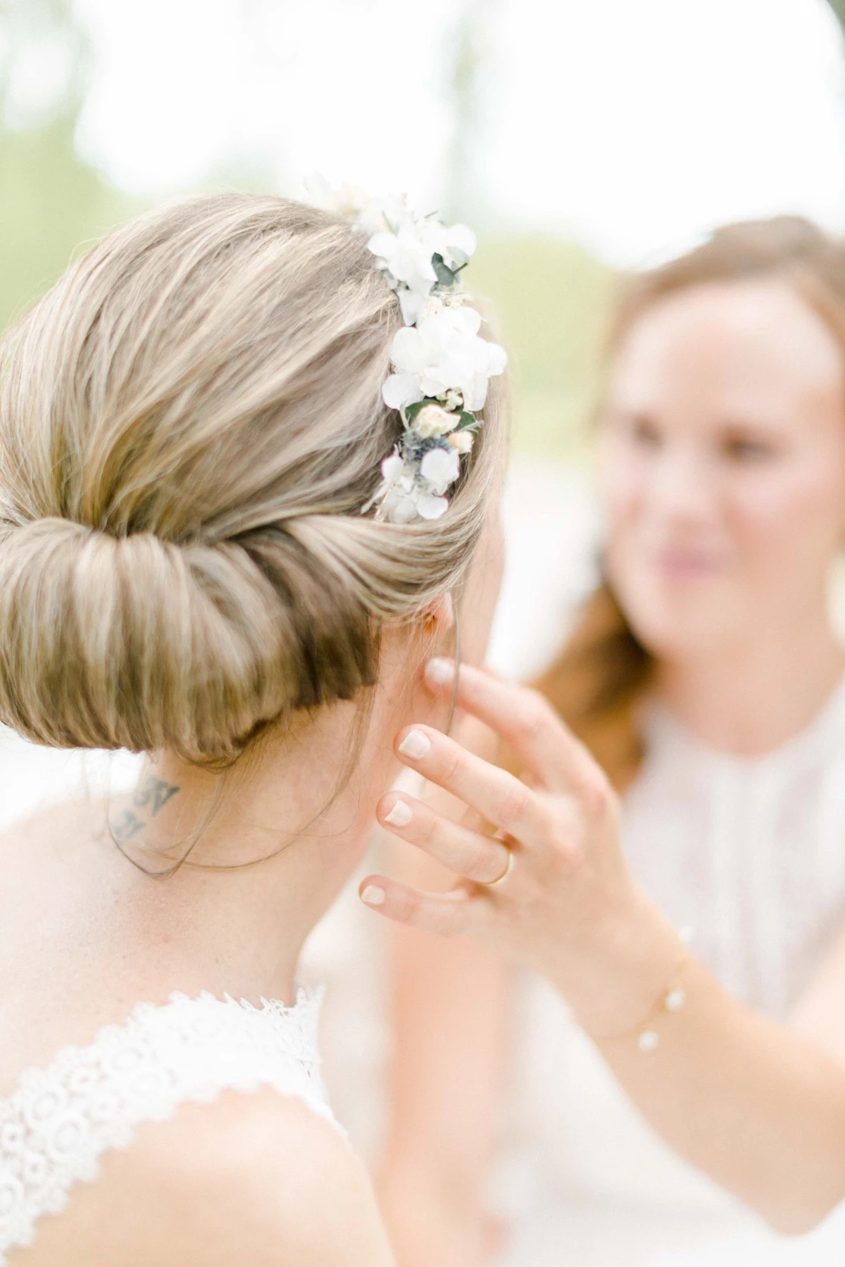 événement bijoux chignon marron gris