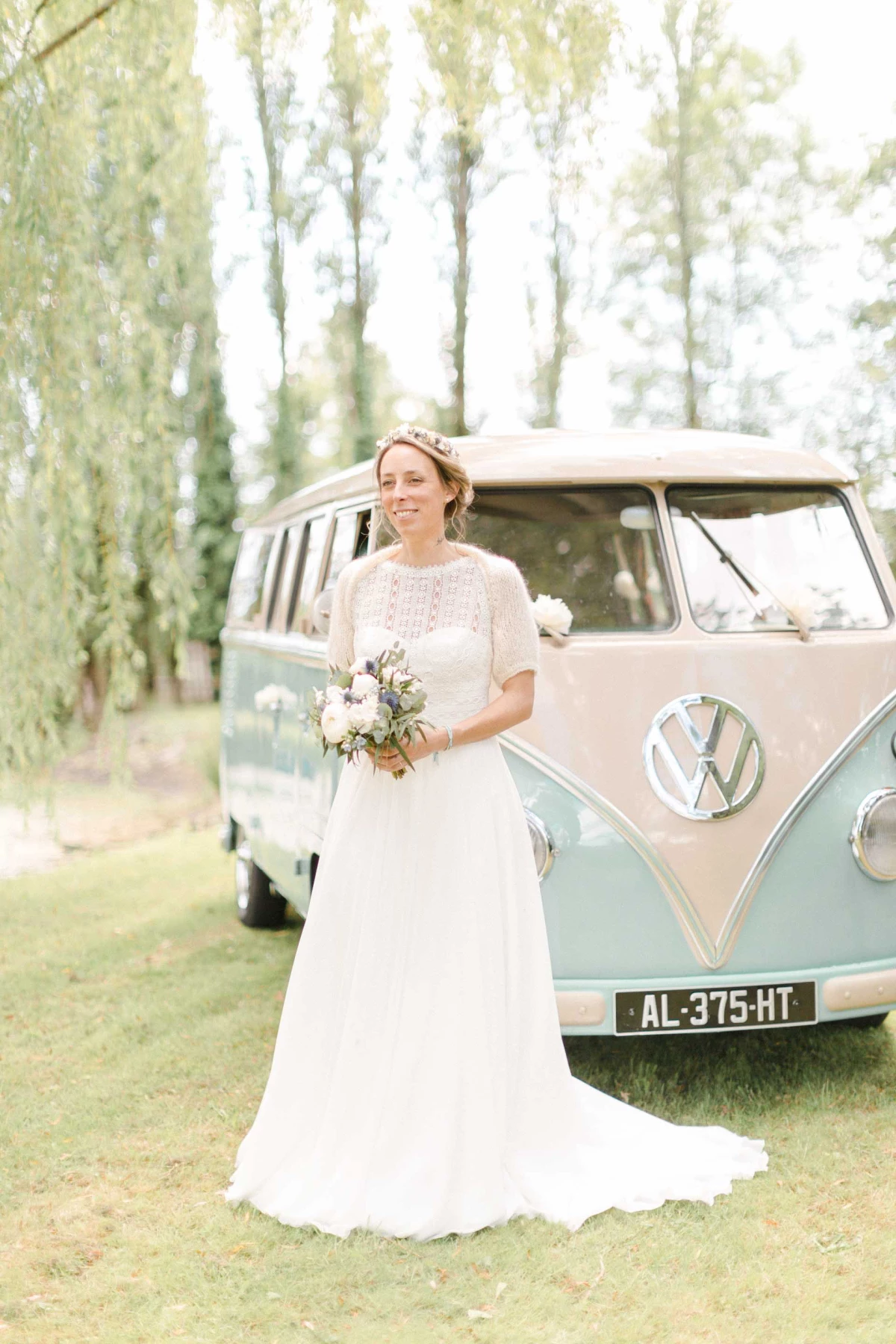 robe mariage gris voiture couple