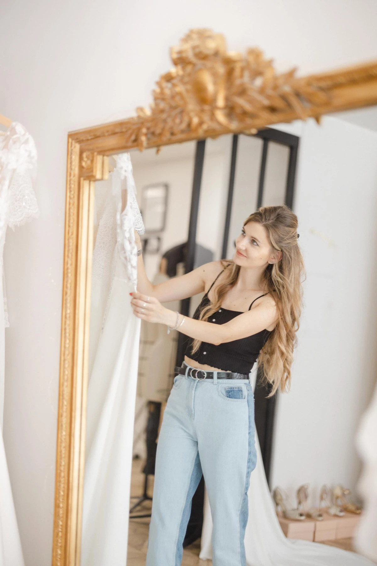 cheveux longs stylisme marron gris jean