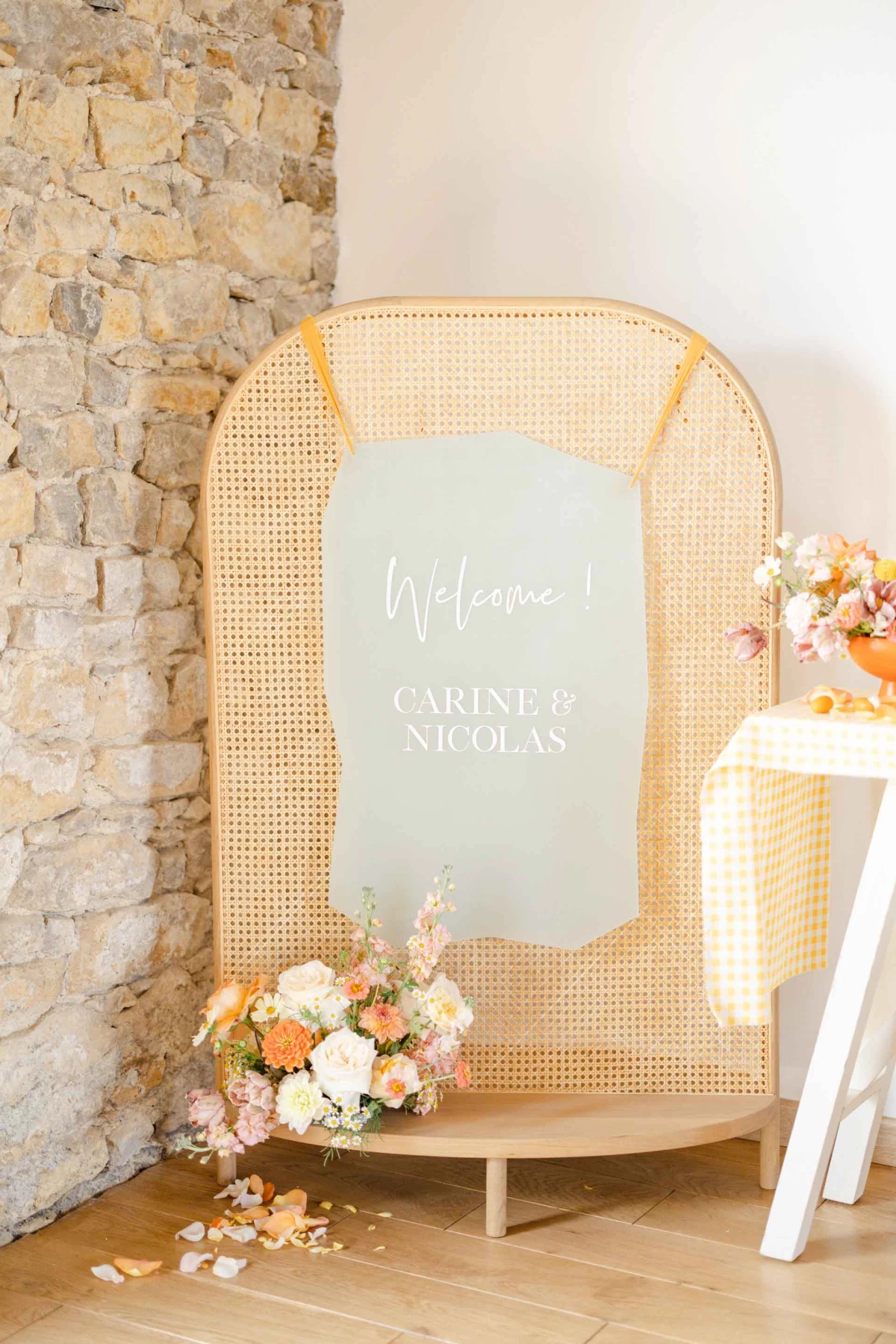 composition florale gris marron fleurs