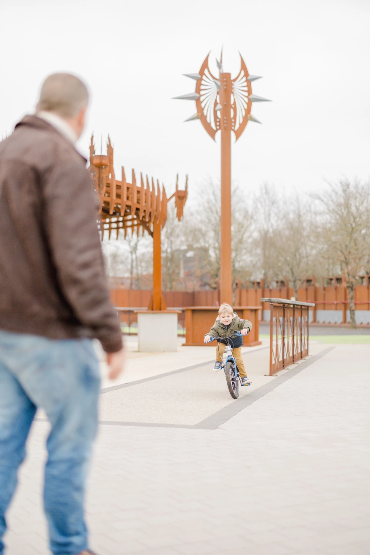 enfant gris marron extérieur