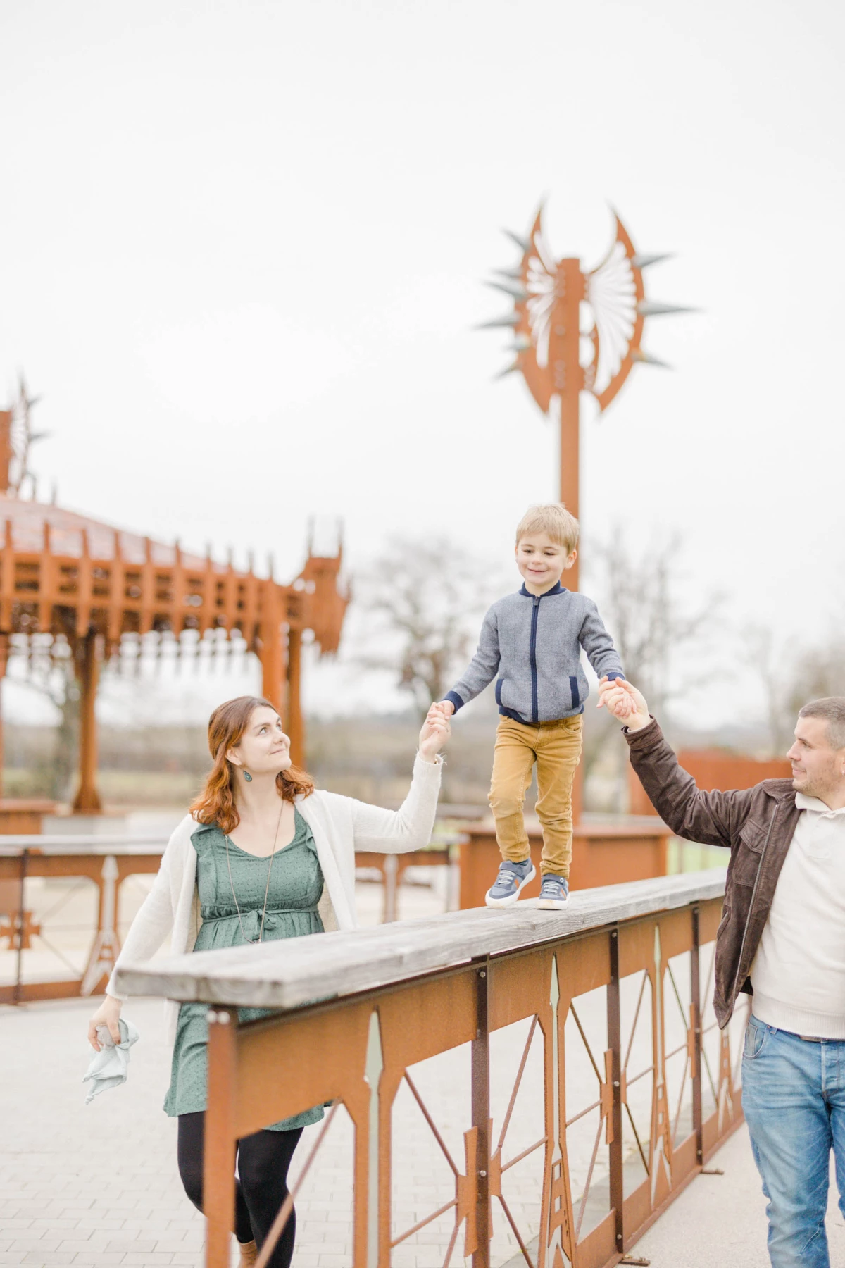 bonheur enfant pont beige gris