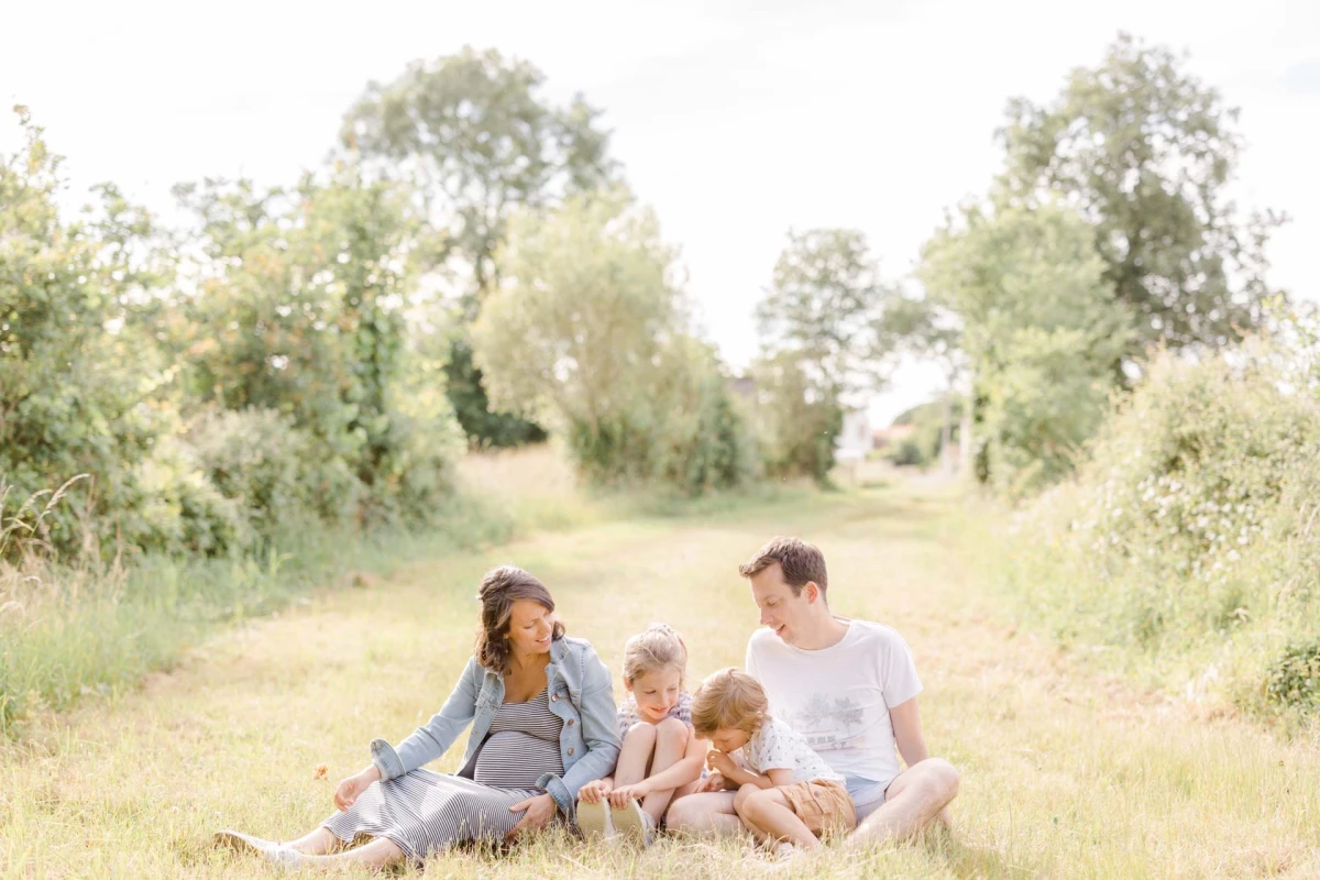 bonheur herbe prairie enfant famille