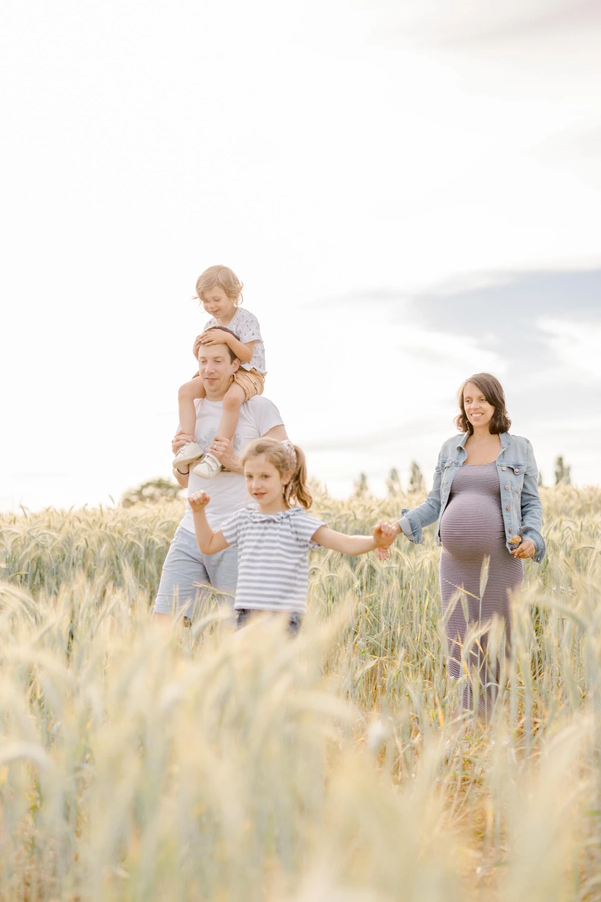 bonheur robe enfant famille champ