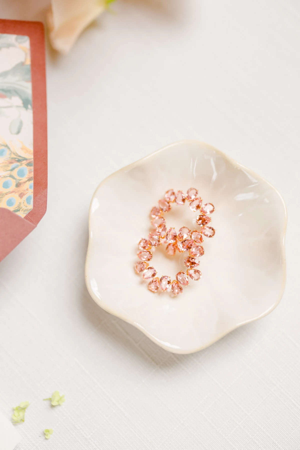 rose boucle porcelaine artisanat bouton