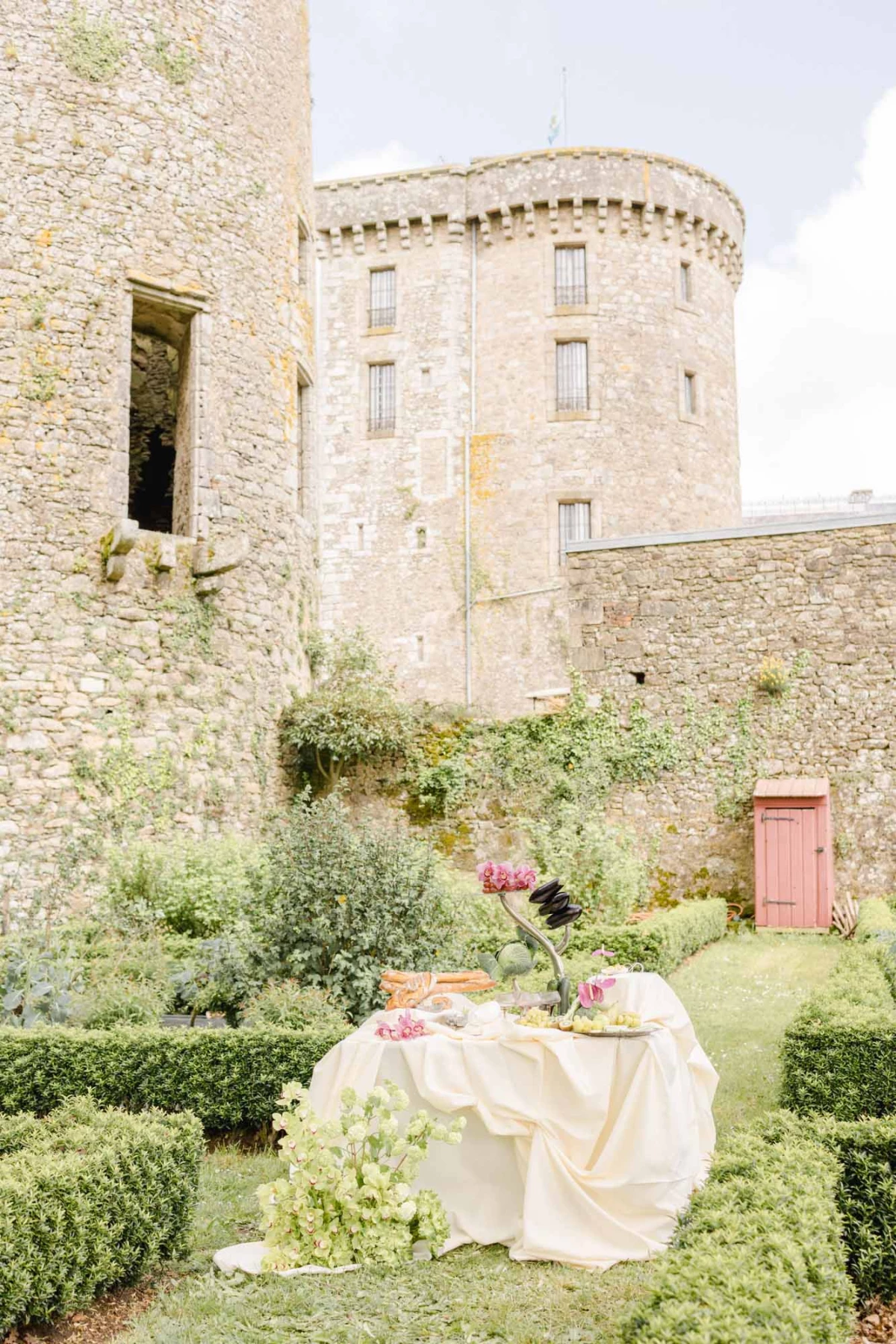 robe rose composition florale gris marron